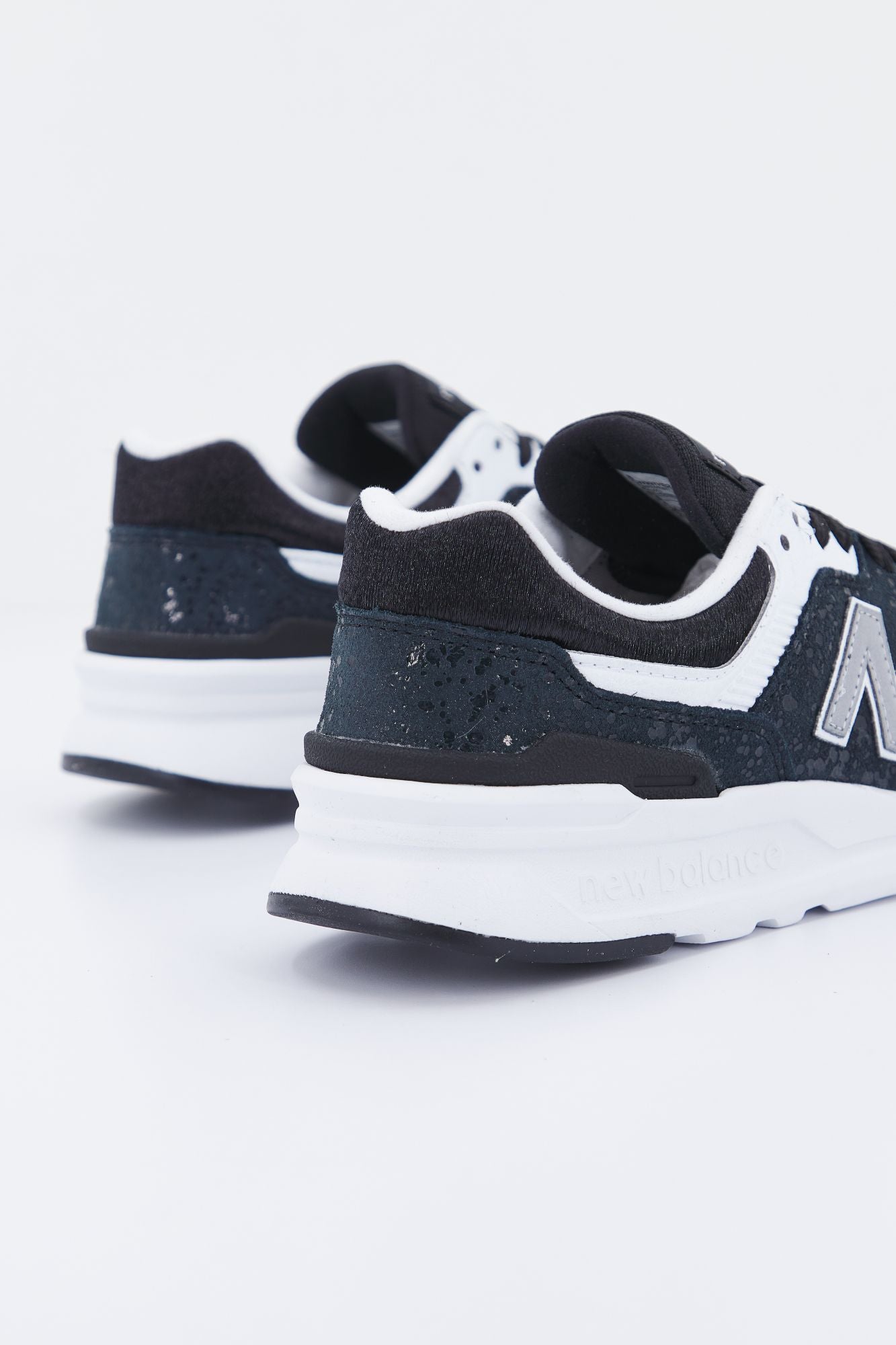 NEW BALANCE CW997 HBZ en color NEGRO (3)