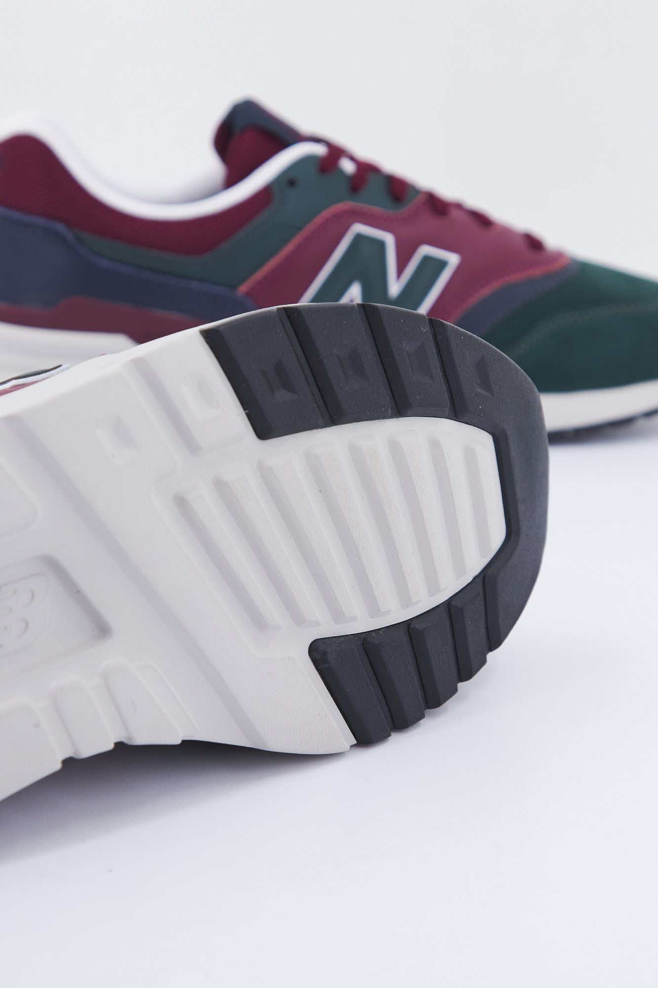 NEW BALANCE CM997 HWA en color MULTICOLOR (4)