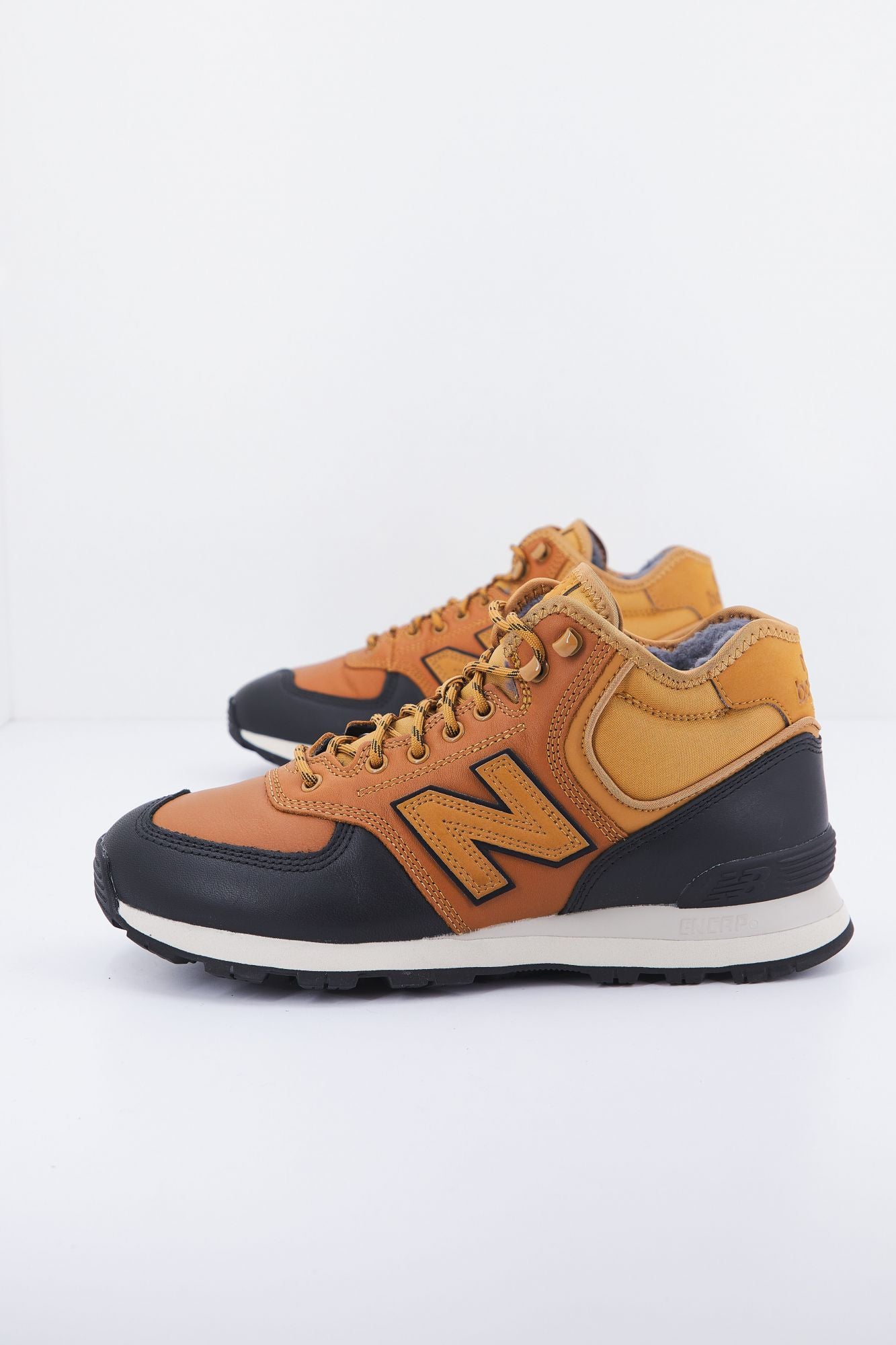 NEW BALANCE MH574 XB1 en color MARRON (2)