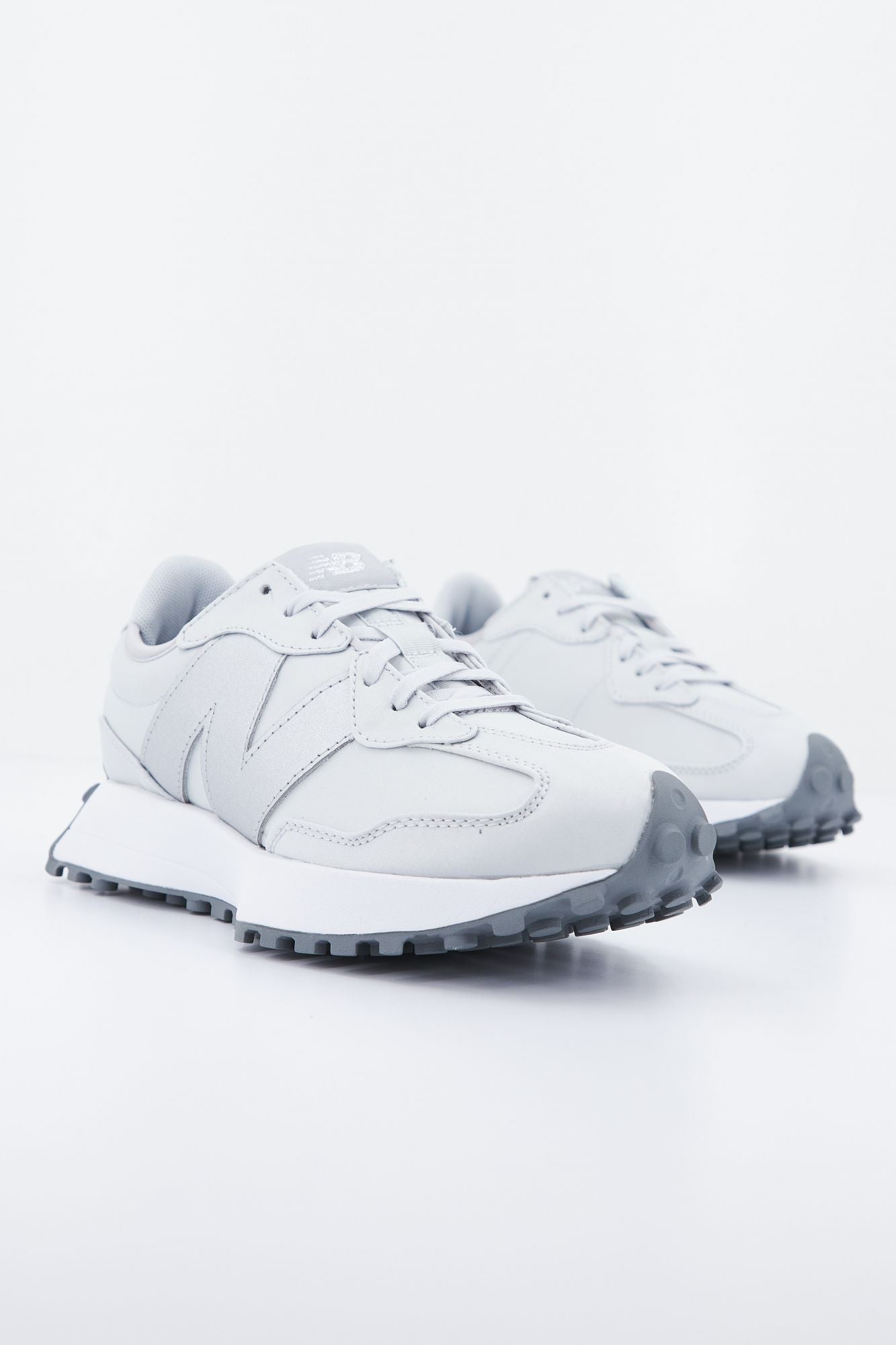 NEW BALANCE WS327 MT1 en color GRIS (1)
