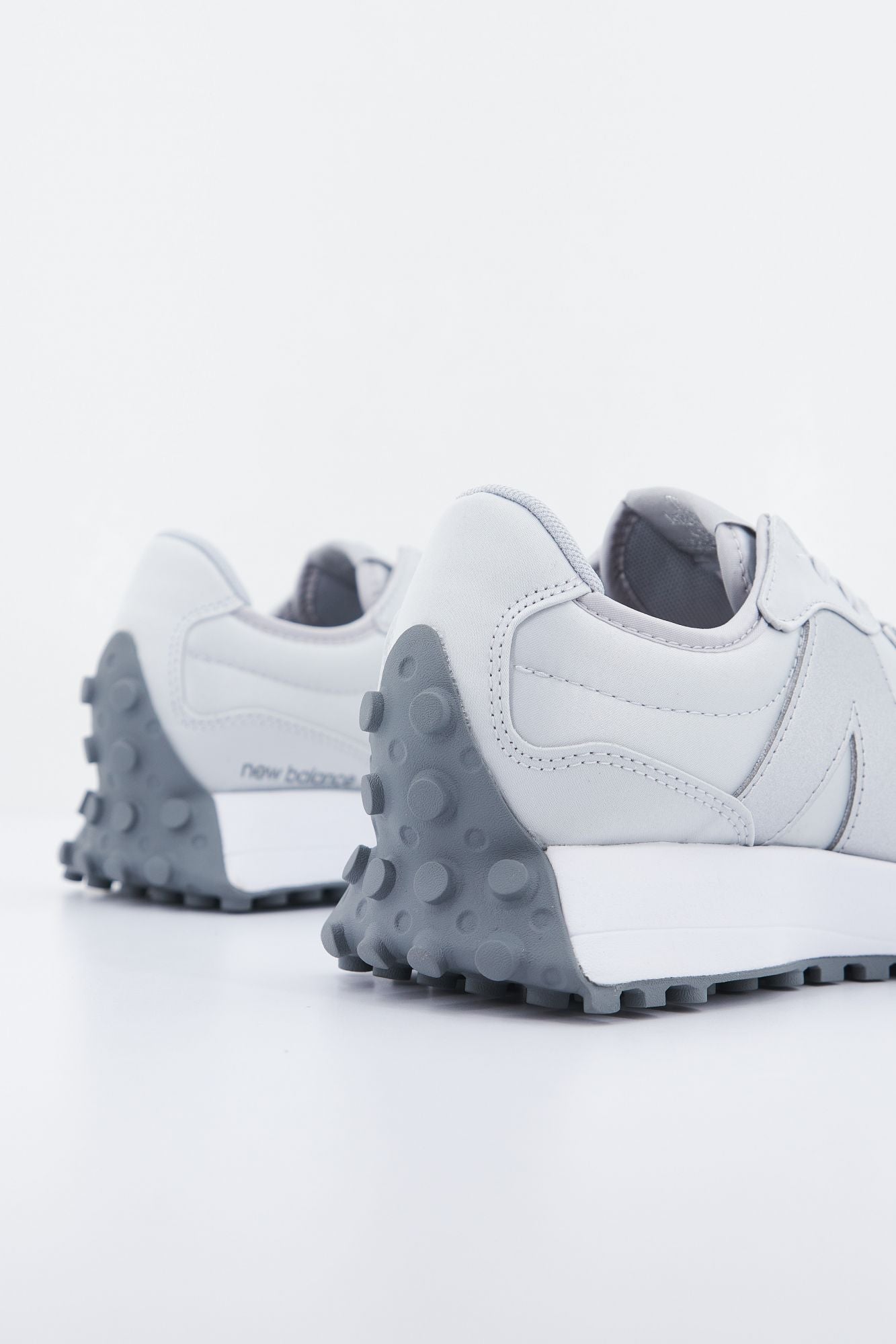NEW BALANCE WS327 MT1 en color GRIS (2)