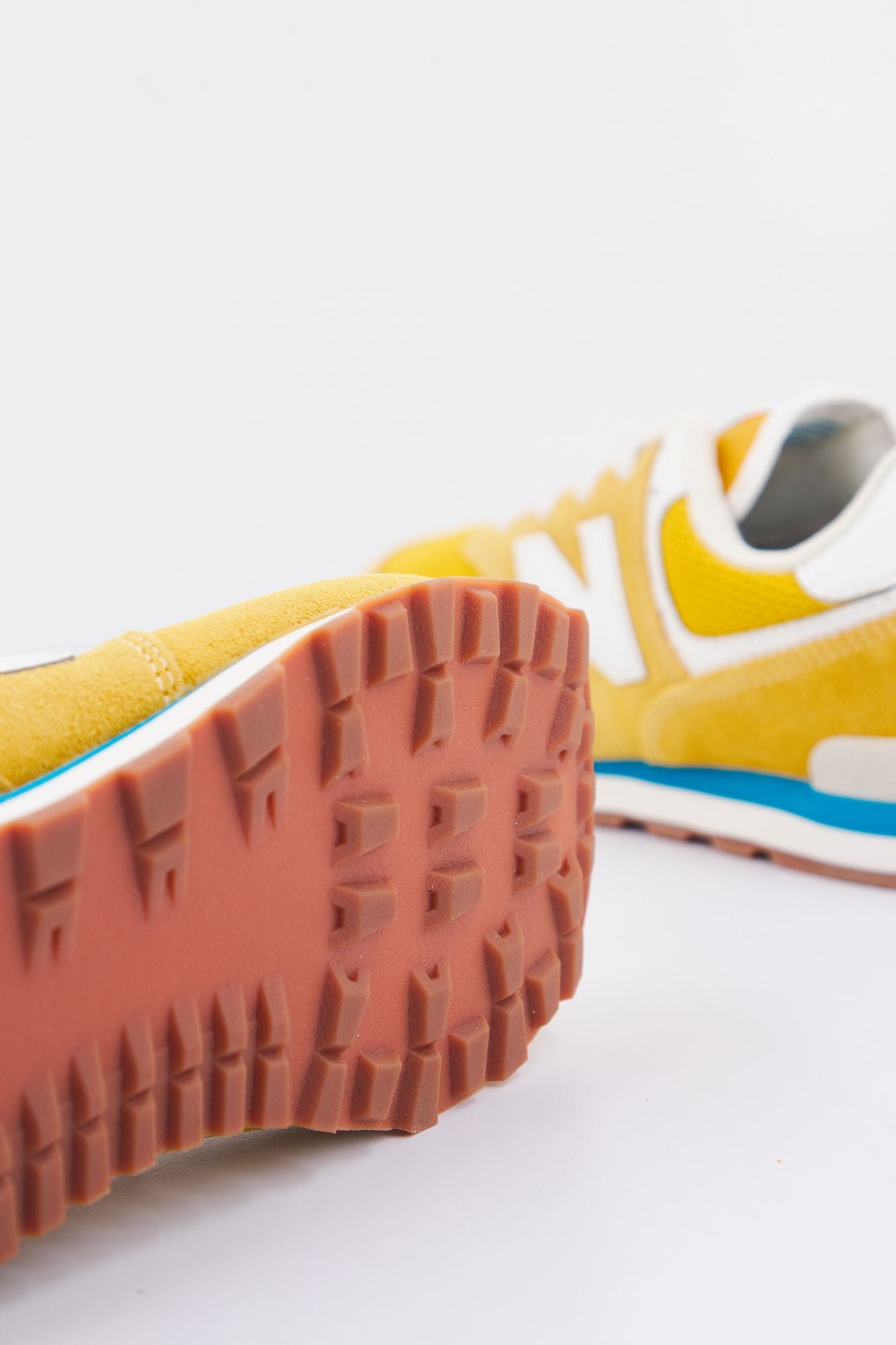 NEW BALANCE GC574 HB2 en color AMARILLO (4)