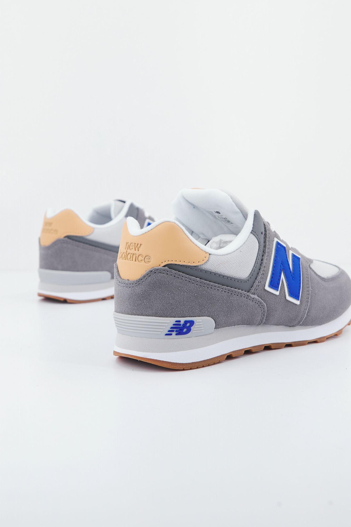 NEW BALANCE GC574 NA2 en color GRIS (3)
