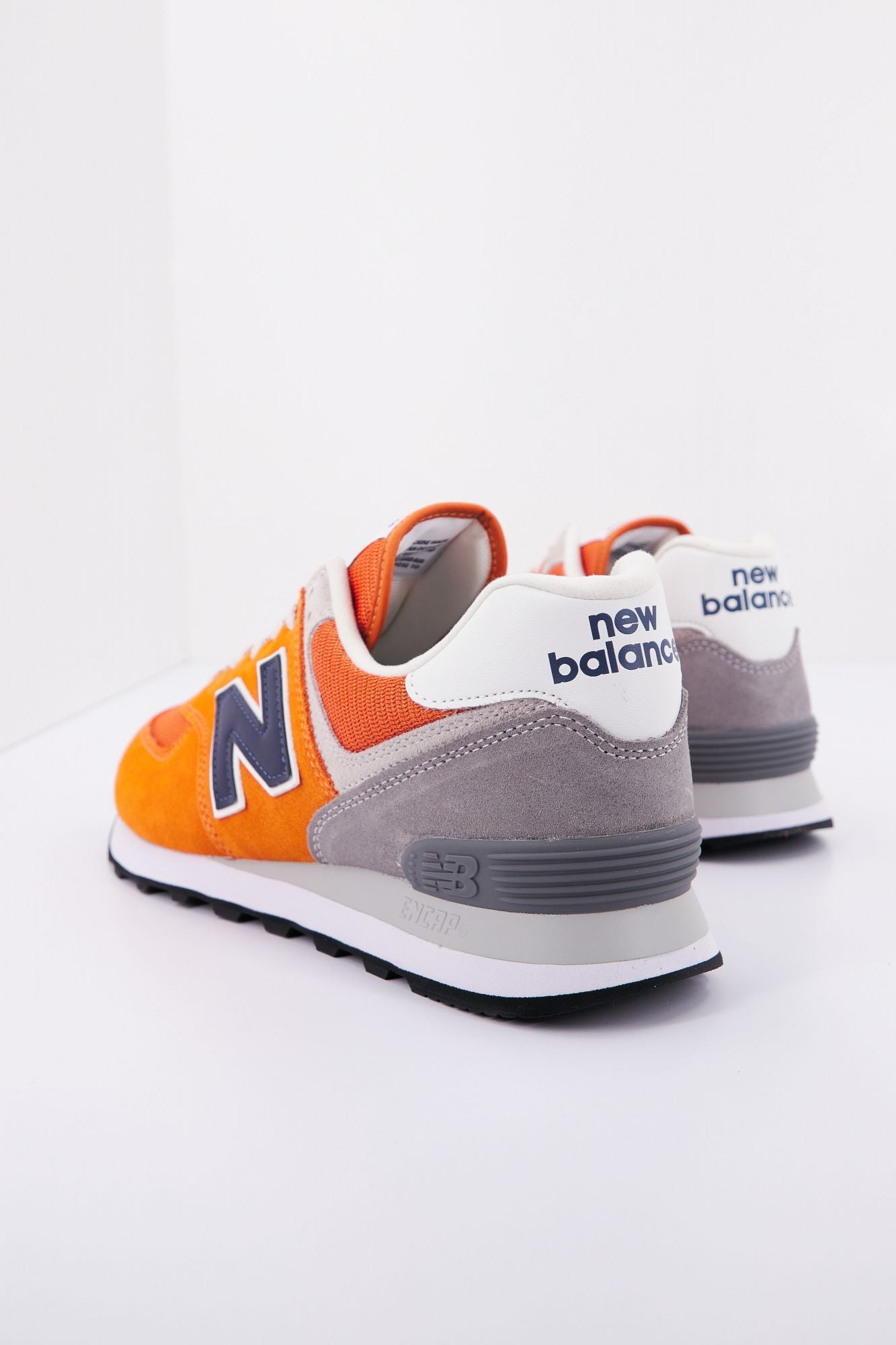 NEW BALANCE ML574 HJ2 en color NARANJA (4)