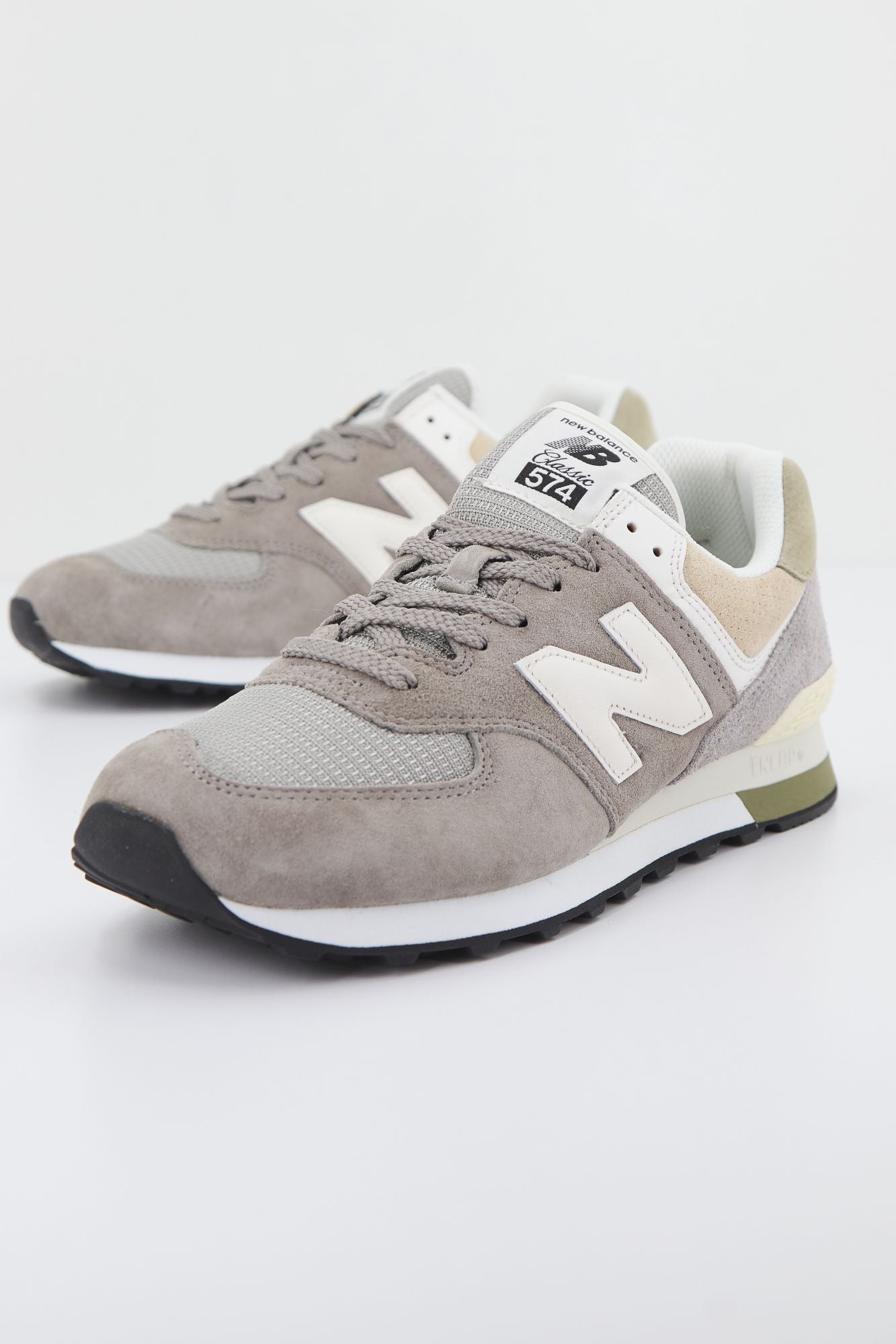 NEW BALANCE ML574 en color GRIS (2)