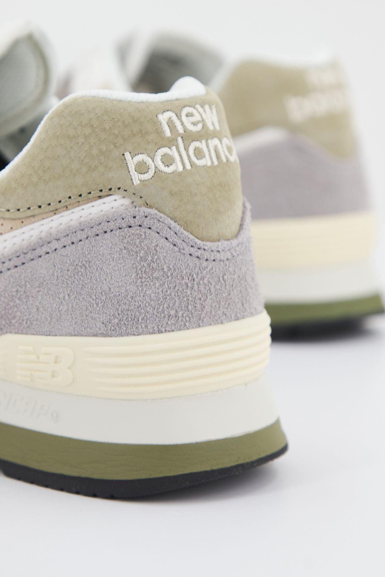 NEW BALANCE ML574 en color GRIS (3)