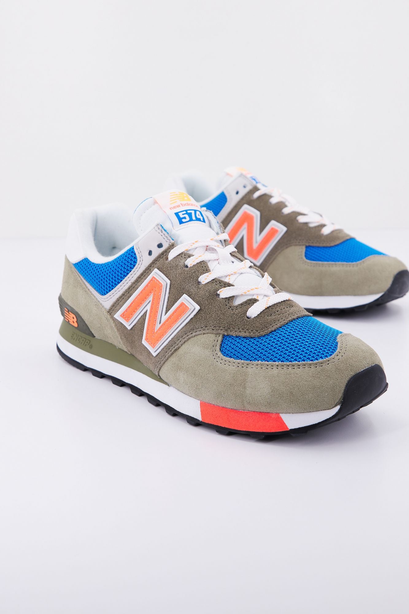NEW BALANCE ML574 LA2 en color MULTICOLOR (1)