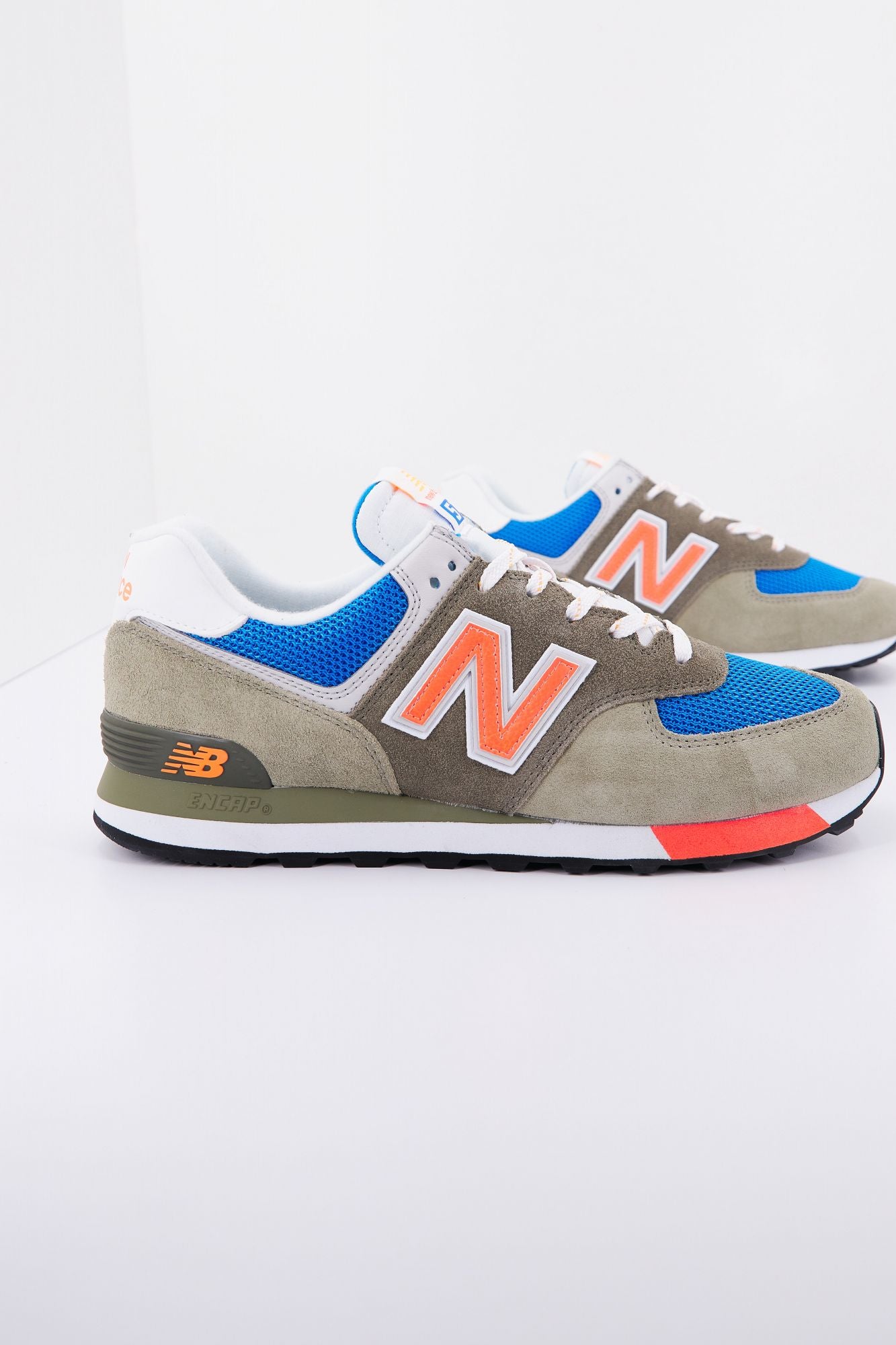 NEW BALANCE ML574 LA2 en color MULTICOLOR (2)