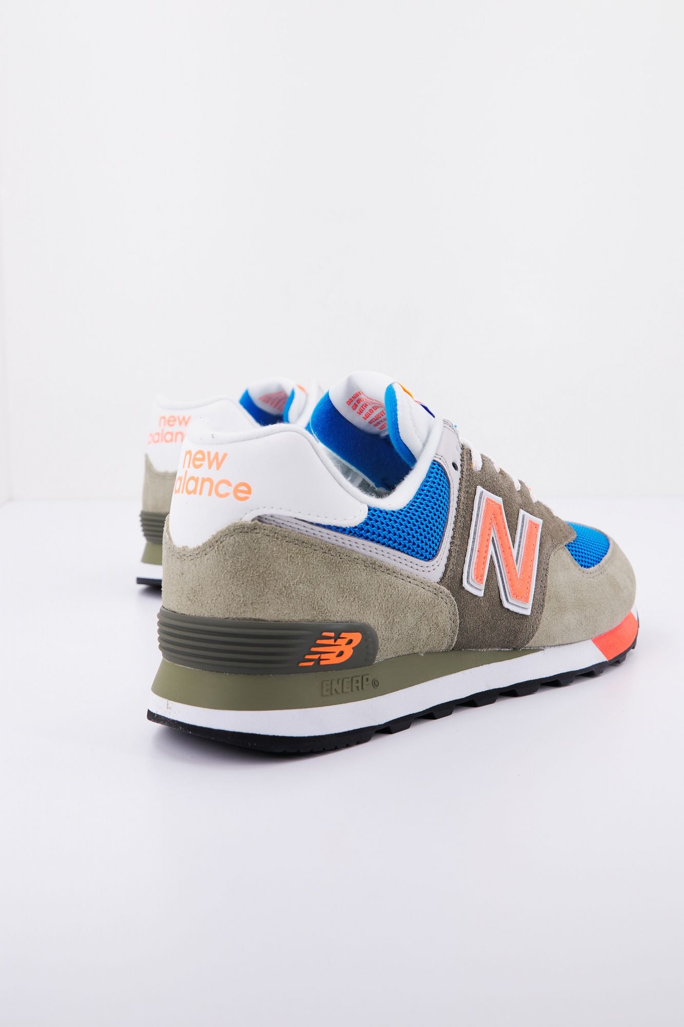 NEW BALANCE ML574 LA2 en color MULTICOLOR (3)