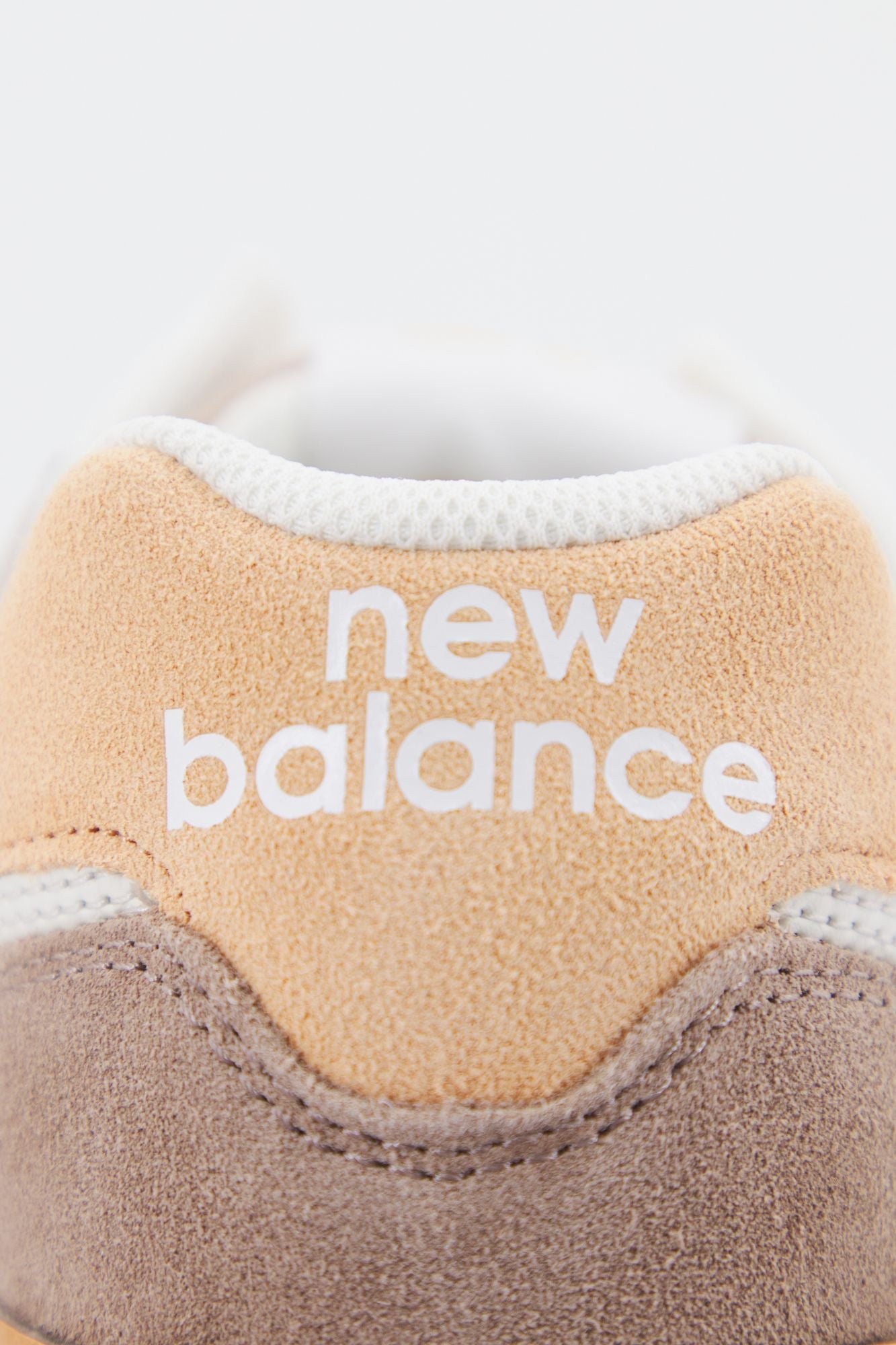 NEW BALANCE ML574 RB2 en color MARRON CLARO (4)