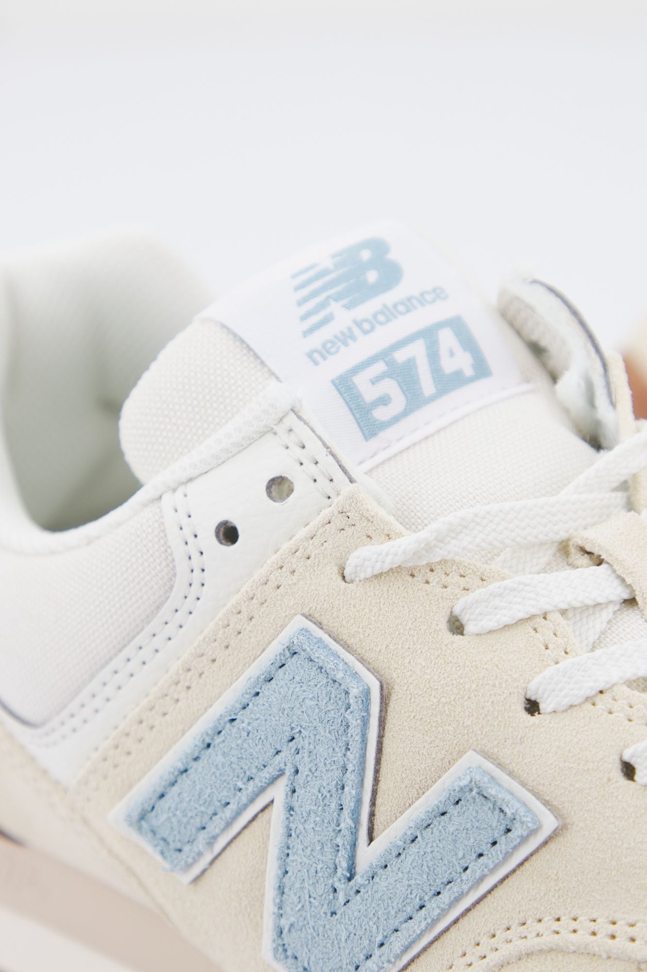 NEW BALANCE ML574 RF2 en color BEIS (4)