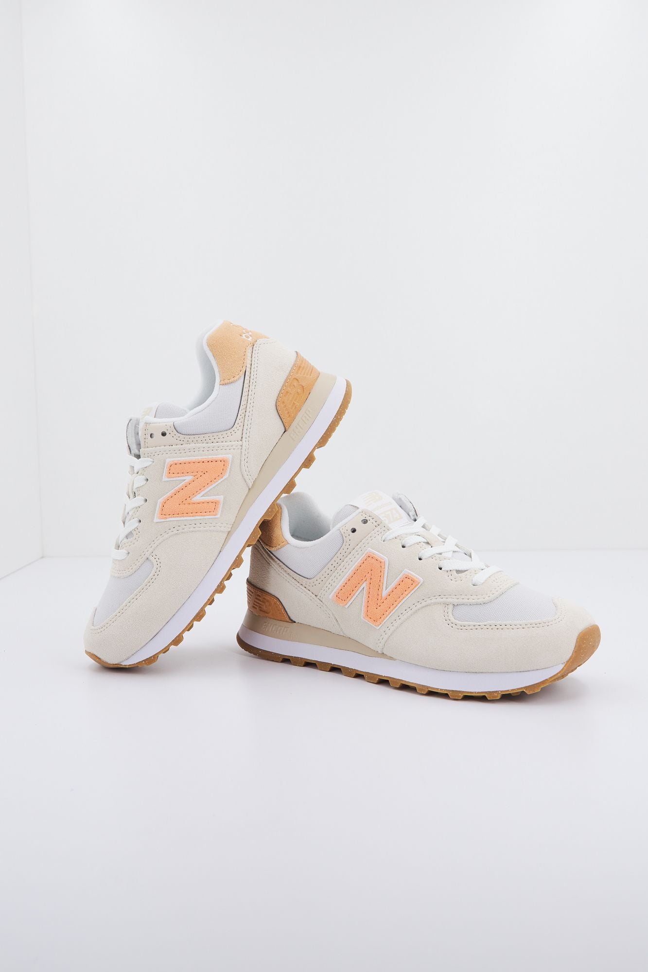 NEW BALANCE WL574 RD2 en color BEIS (1)