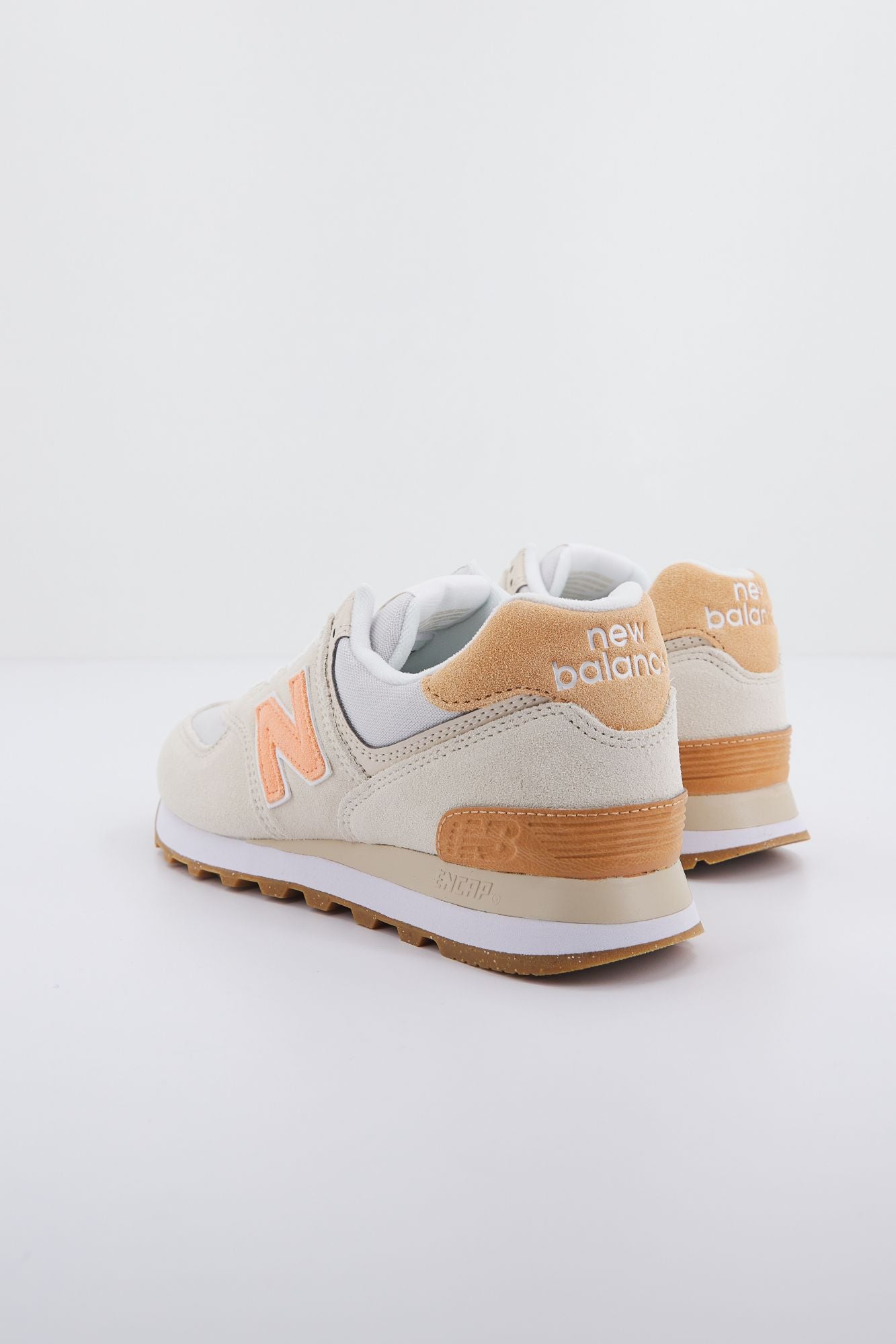 NEW BALANCE WL574 RD2 en color BEIS (3)