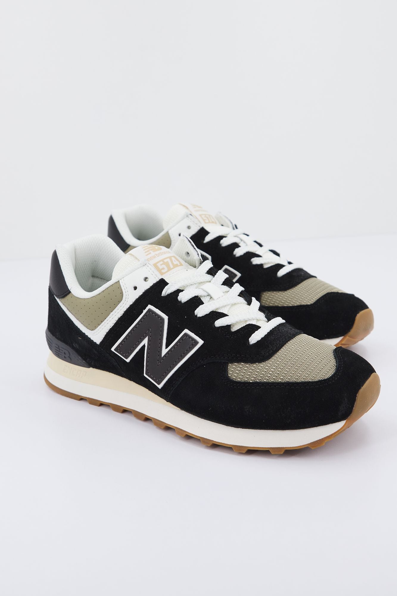 NEW BALANCE ML574 DO en color NEGRO (1)