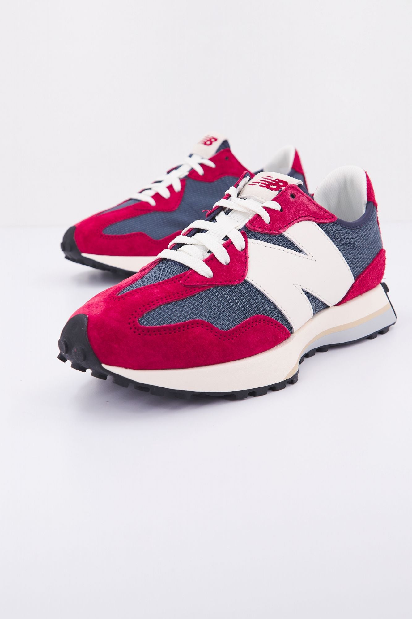 NEW BALANCE MS327 en color BURDEOS (2)