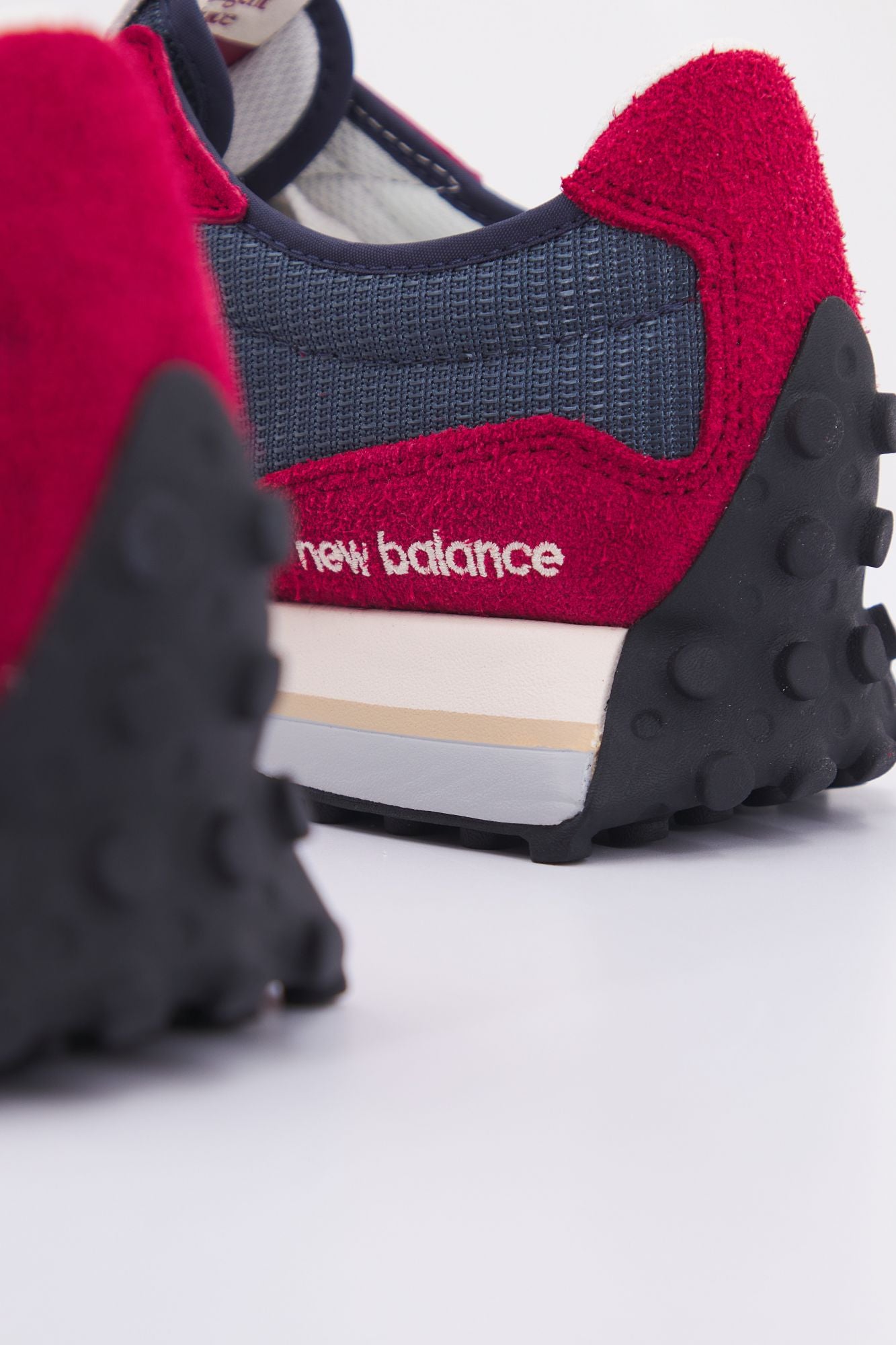 NEW BALANCE MS327 en color BURDEOS (4)
