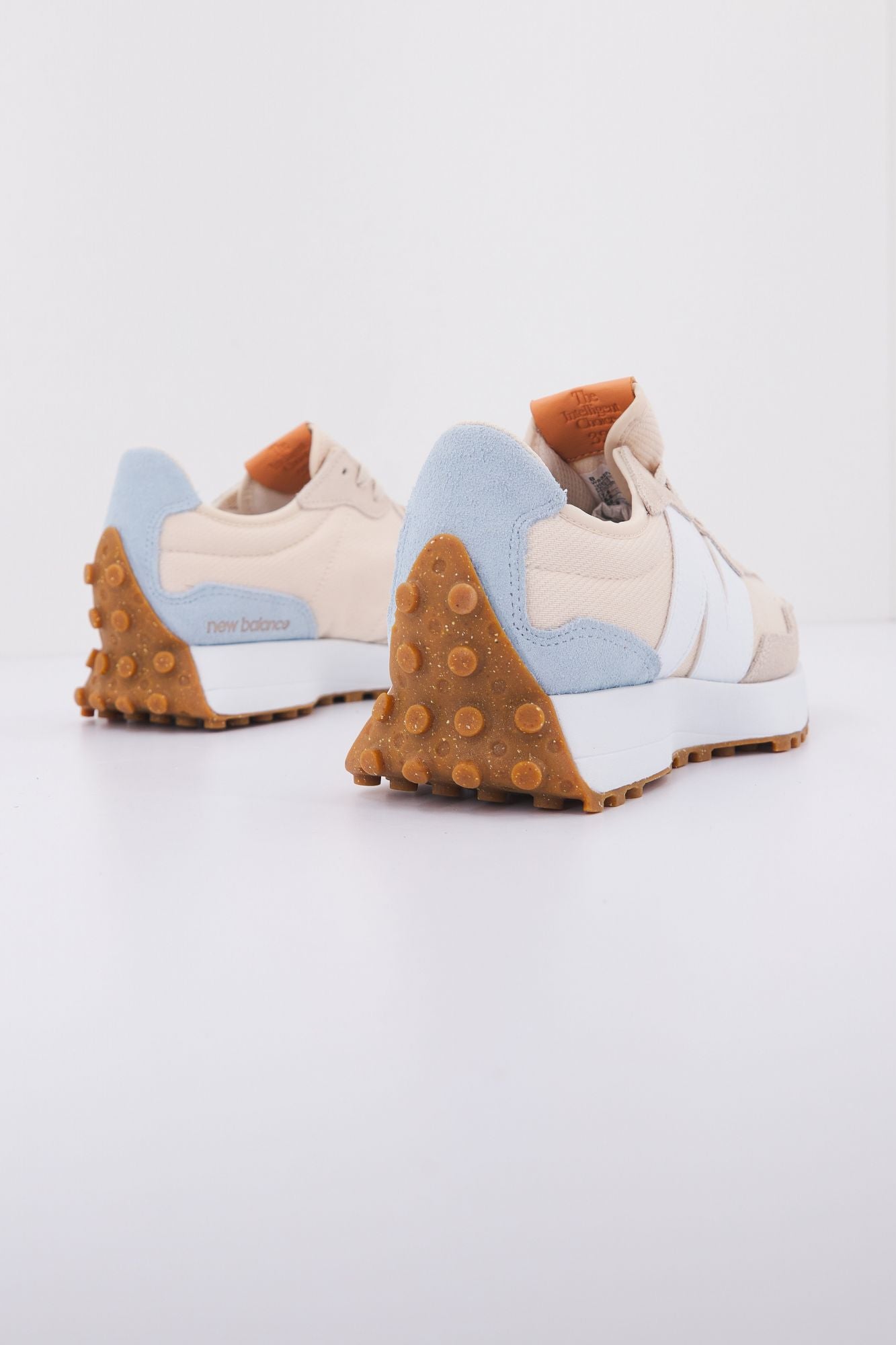 NEW BALANCE WS327 RB en color BEIS (3)