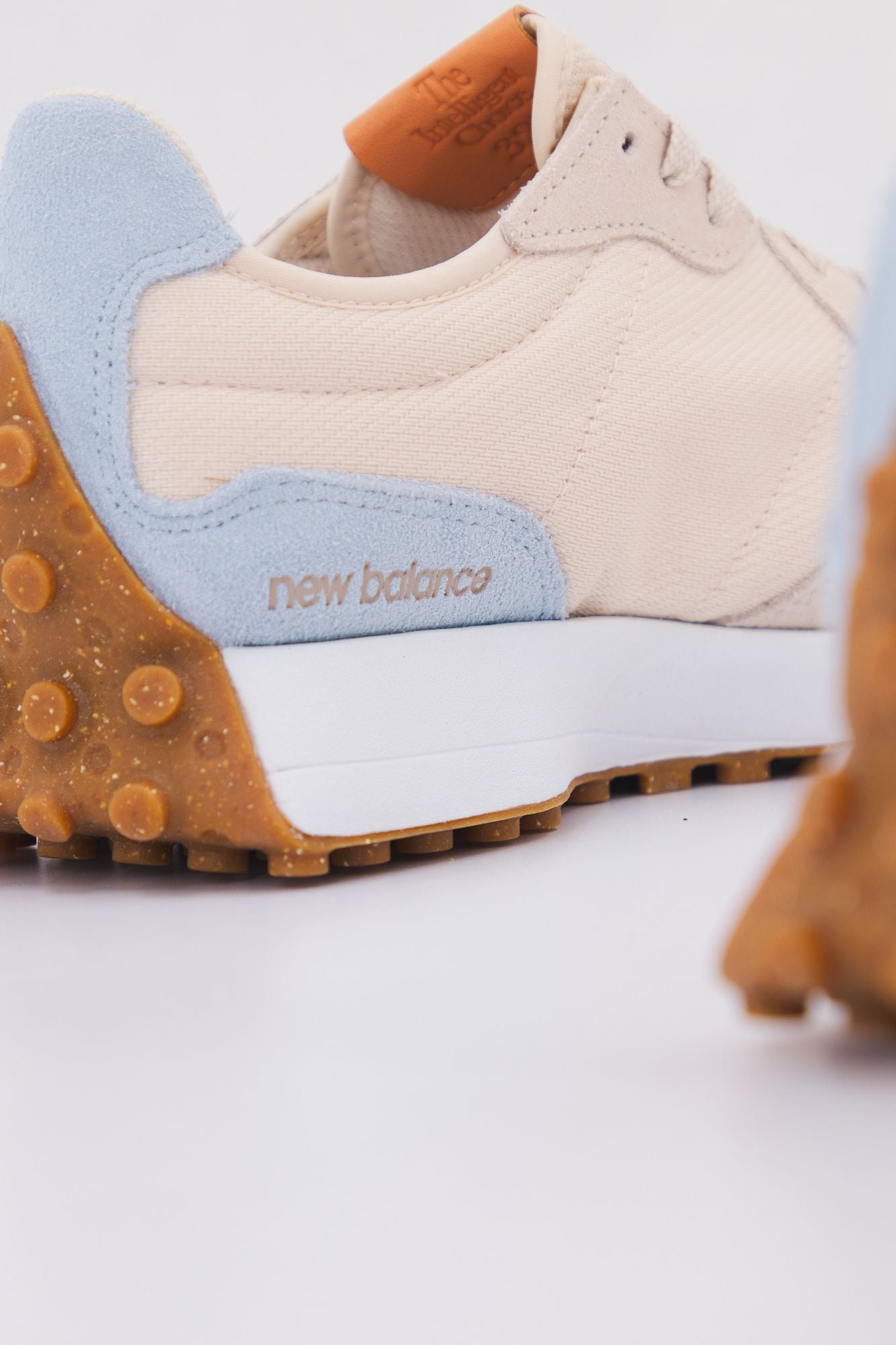 NEW BALANCE WS327 RB en color BEIS (4)