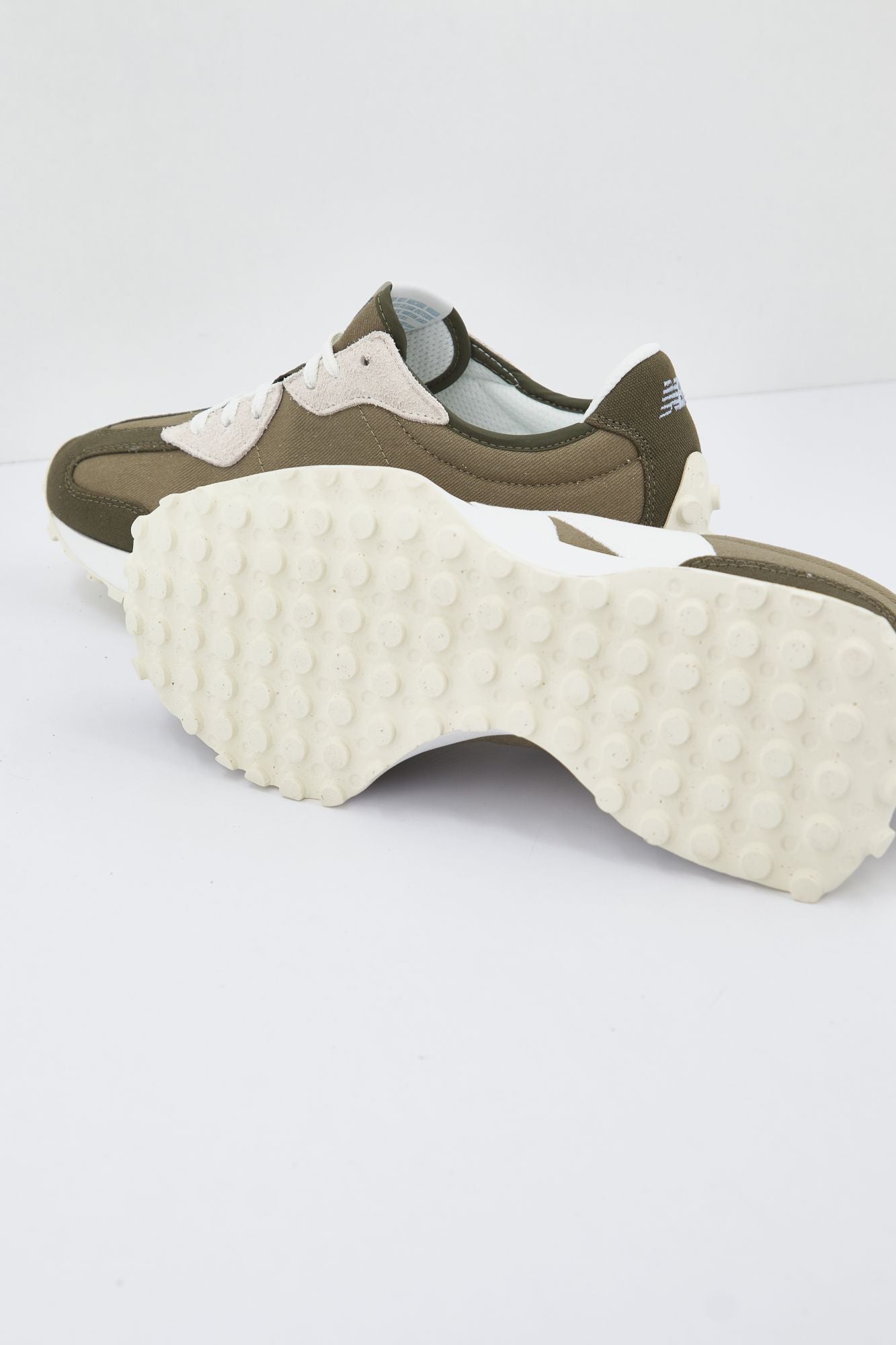 NEW BALANCE MS327 DC en color VERDE (4)