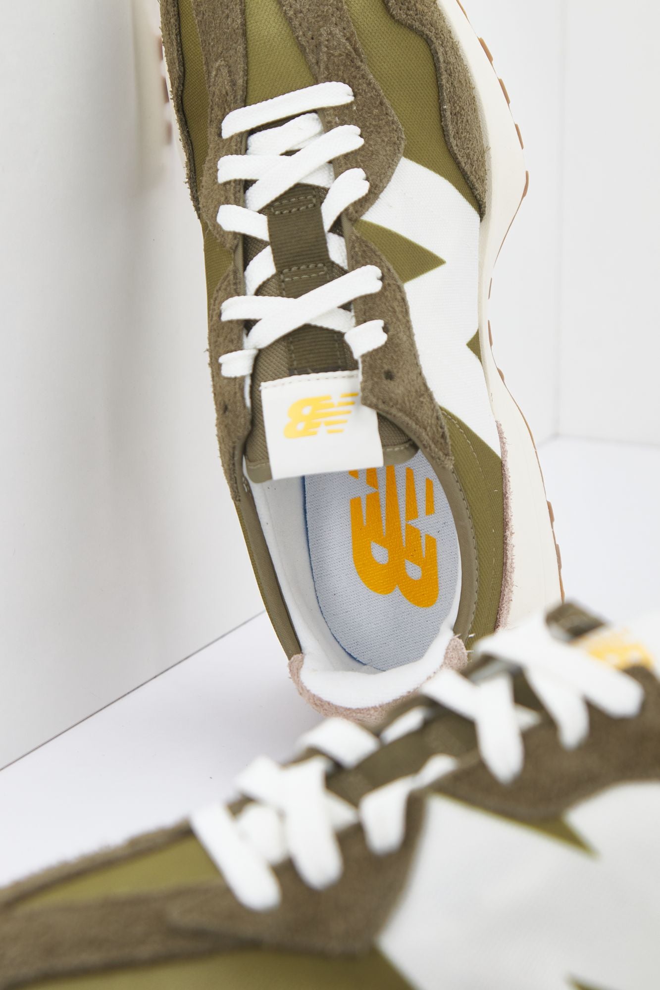 NEW BALANCE MS327 UG en color VERDE (3)