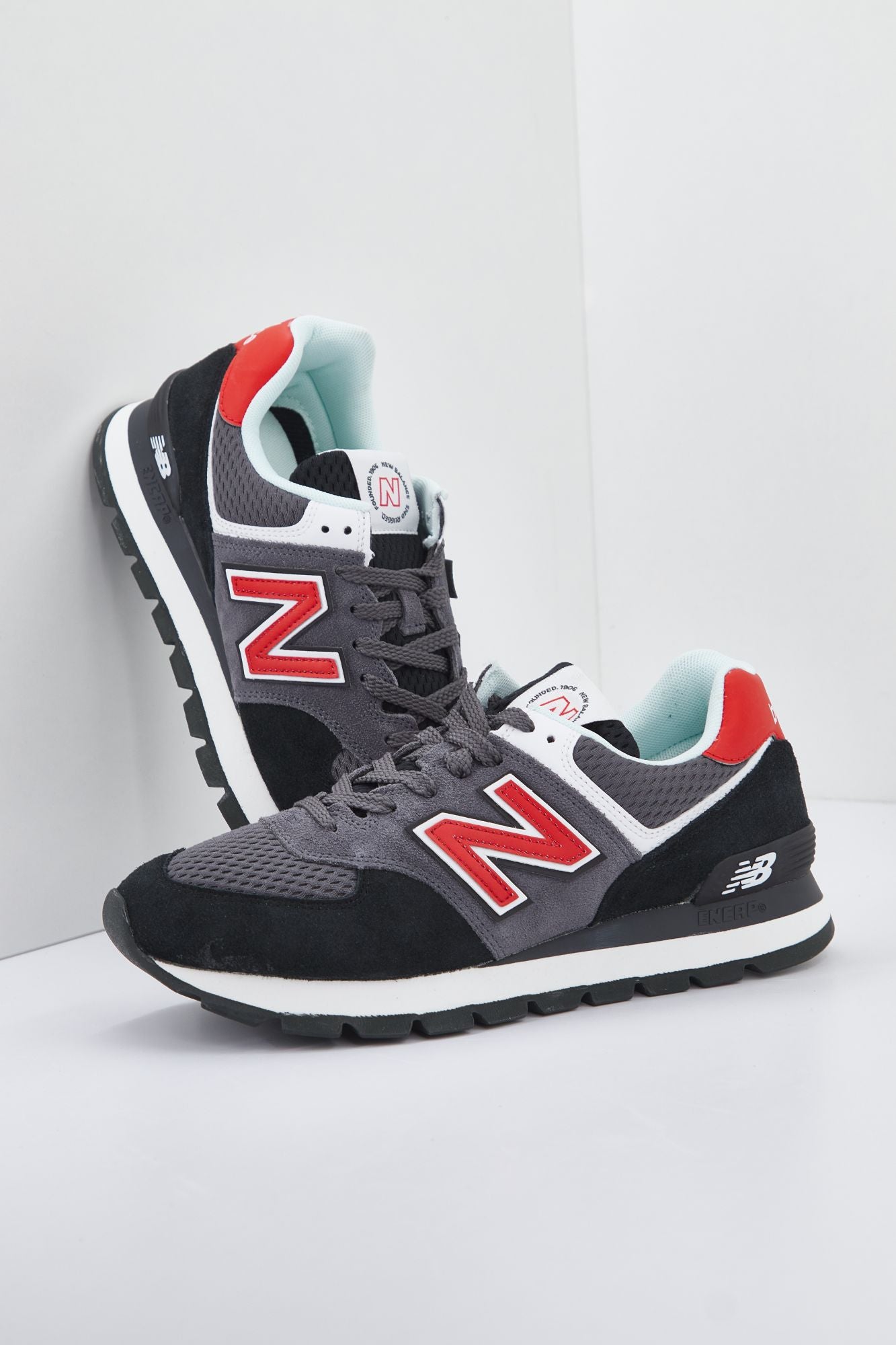 NEW BALANCE ML574D P2 LIFESTYLE en color GRIS (1)