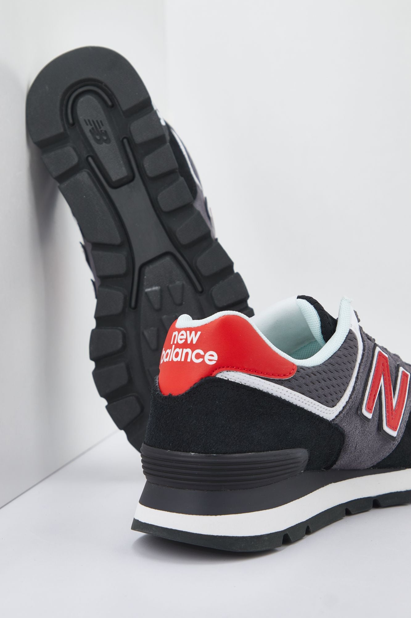 NEW BALANCE ML574D P2 LIFESTYLE en color GRIS (2)