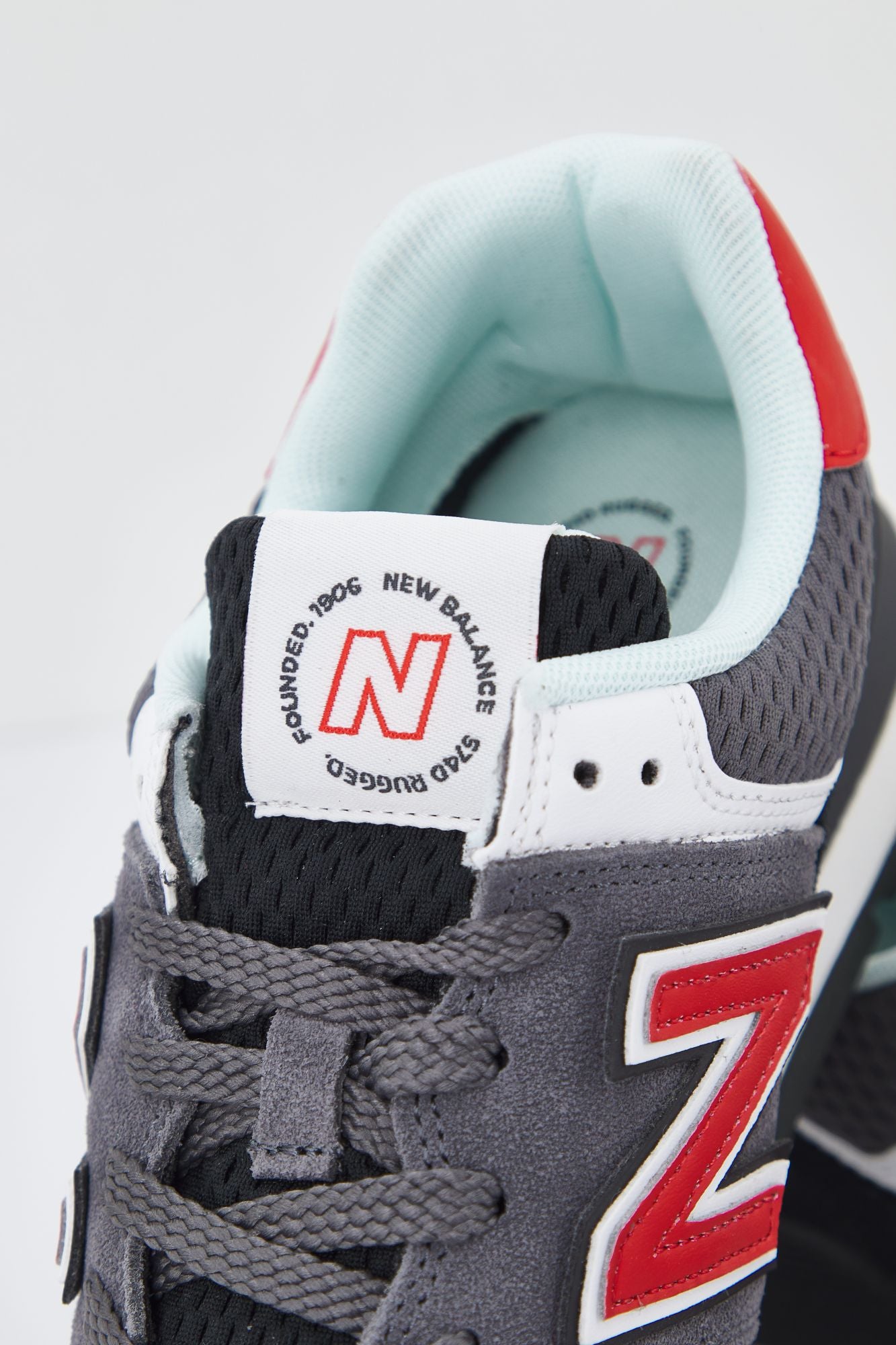 NEW BALANCE ML574D P2 LIFESTYLE en color GRIS (4)
