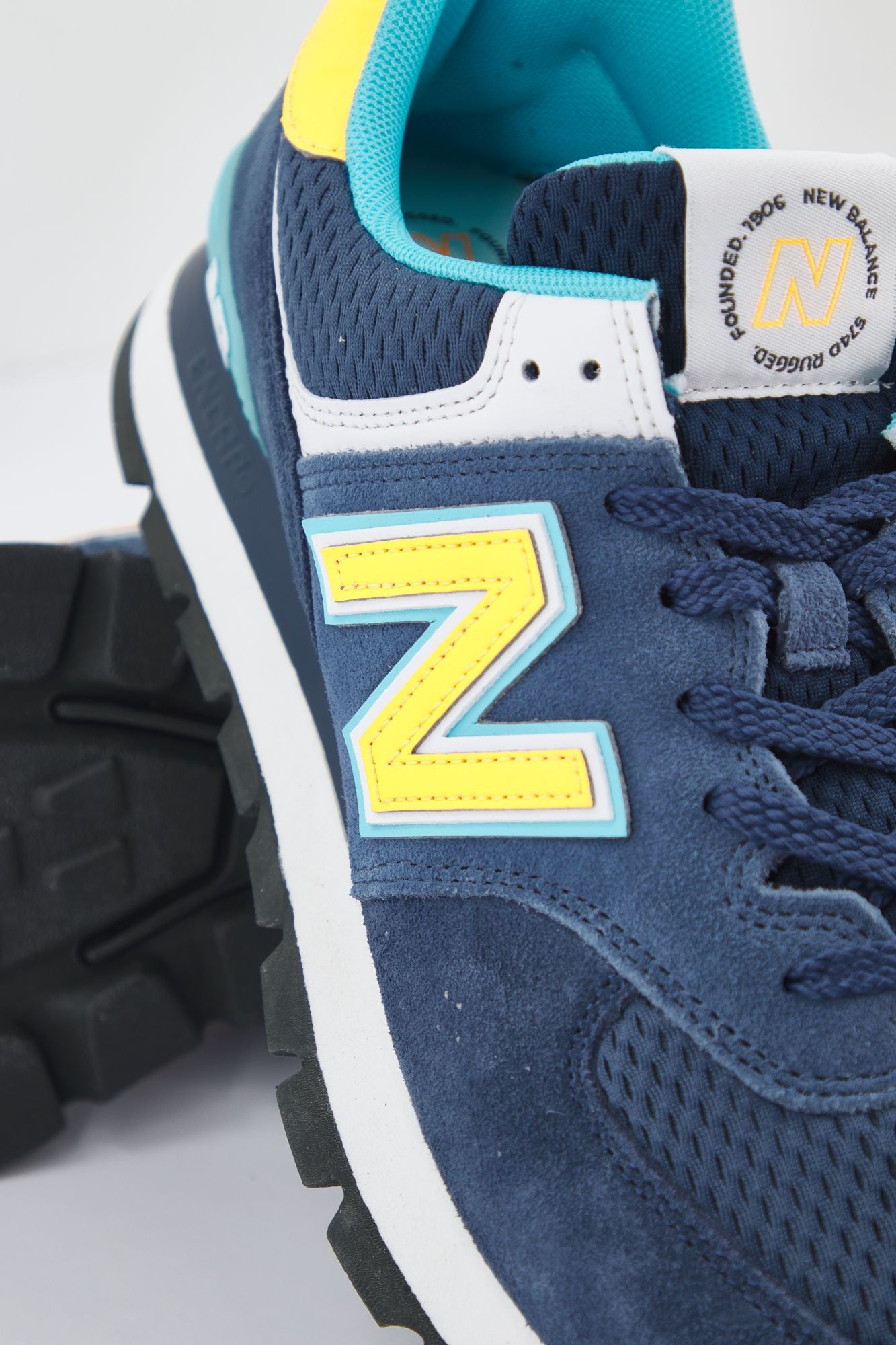 NEW BALANCE ML574D U2 LIFESTYLE en color AZUL (4)