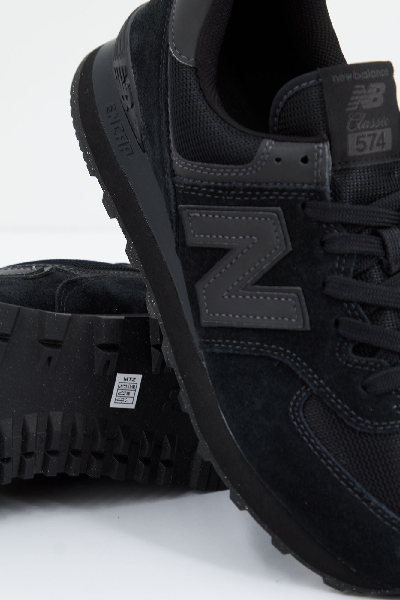 NEW BALANCE ML574 EVE CLASSIC V3 en color NEGRO (4)