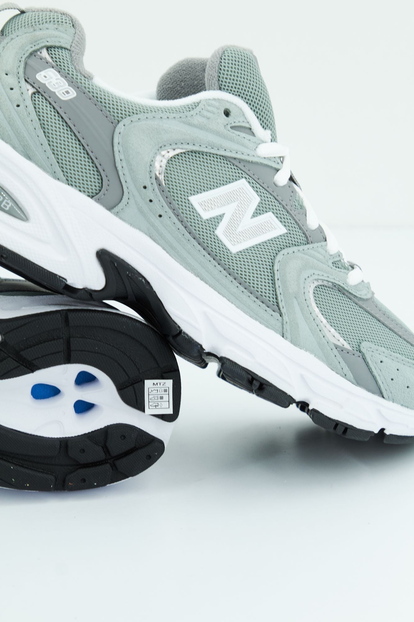 NEW BALANCE MR530 CM en color VERDE (3)