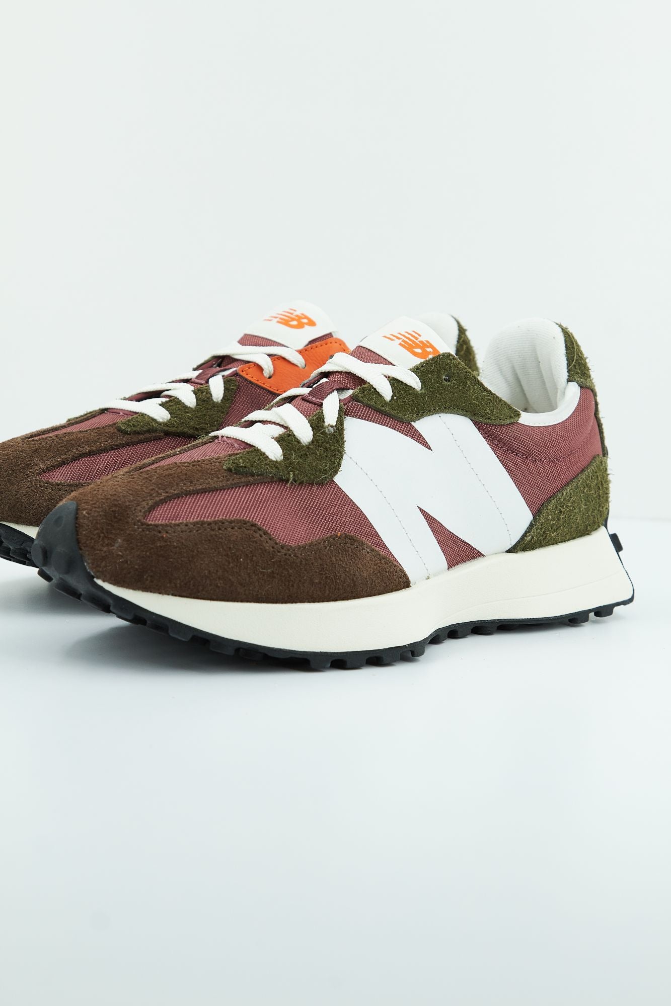 NEW BALANCE MS327 HD en color MARRON (1)