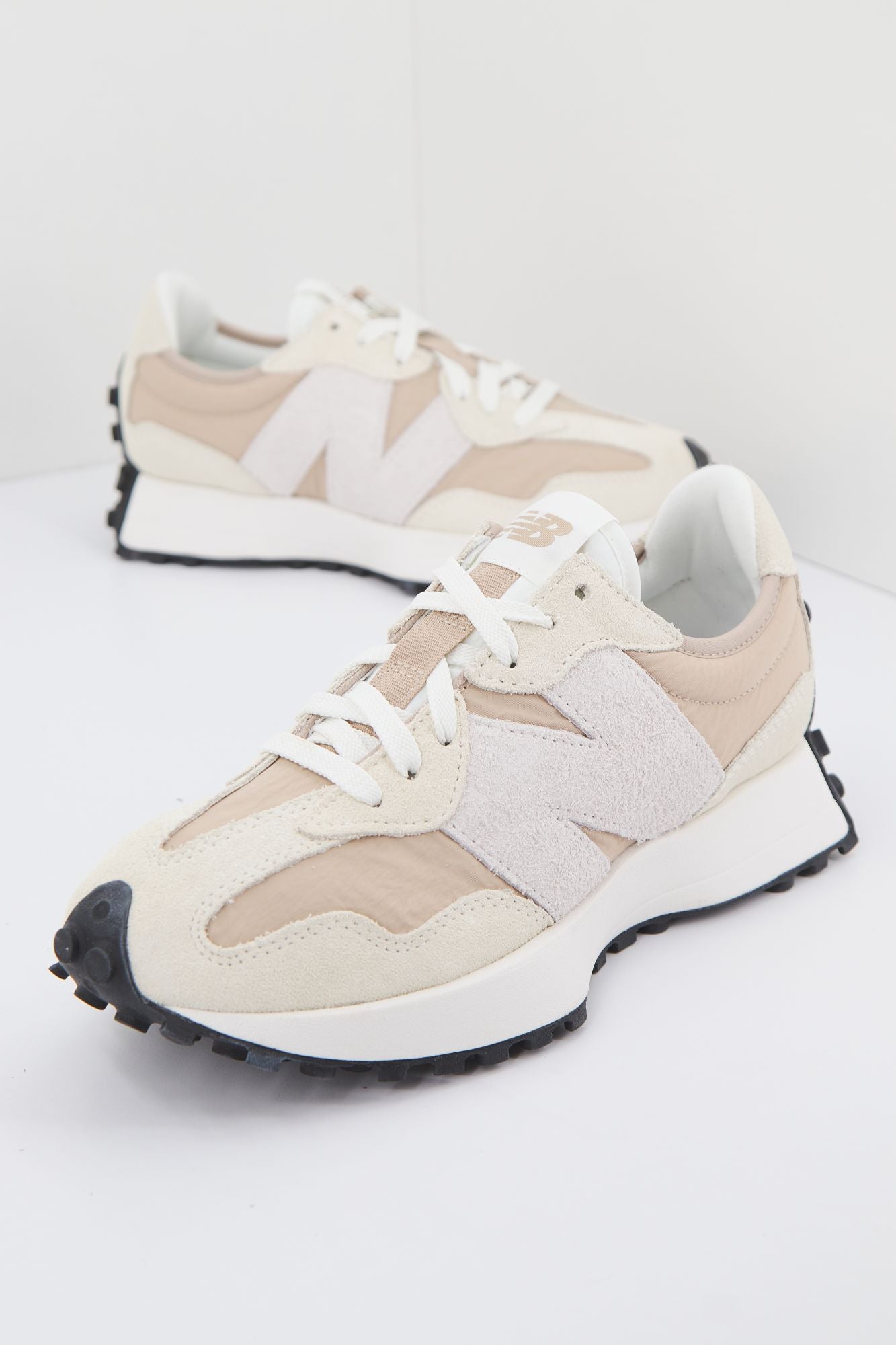 NEW BALANCE WS327 UM en color BEIS (1)