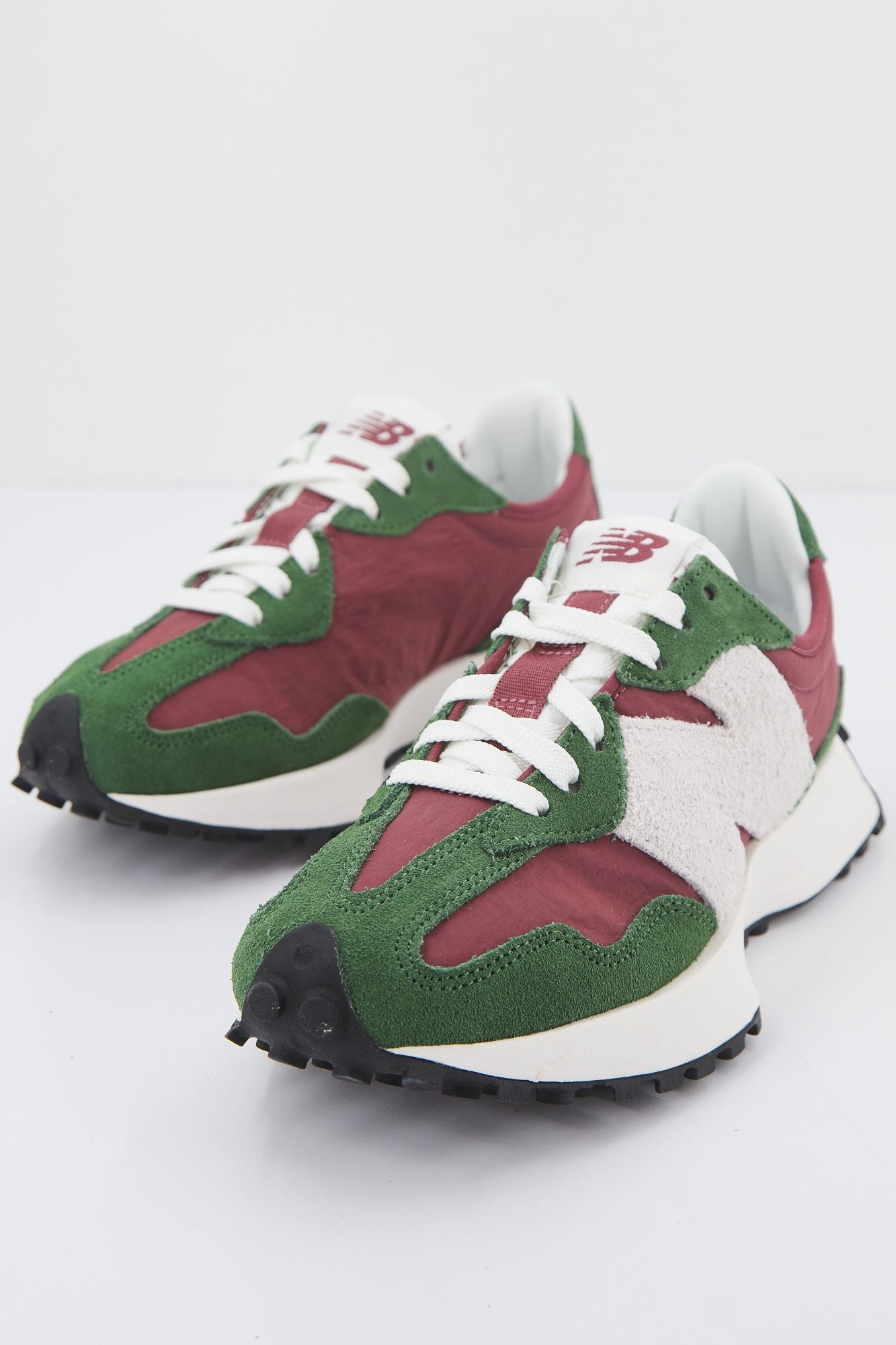 NEW BALANCE WS327 UO en color VERDE (2)