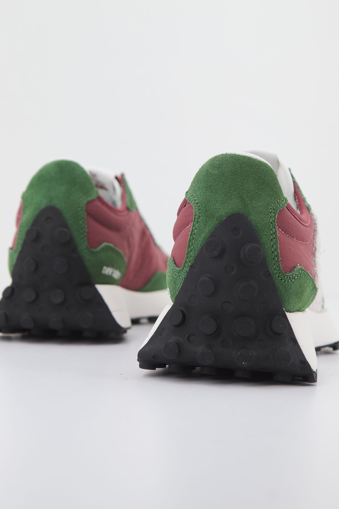 NEW BALANCE WS327 UO en color VERDE (3)