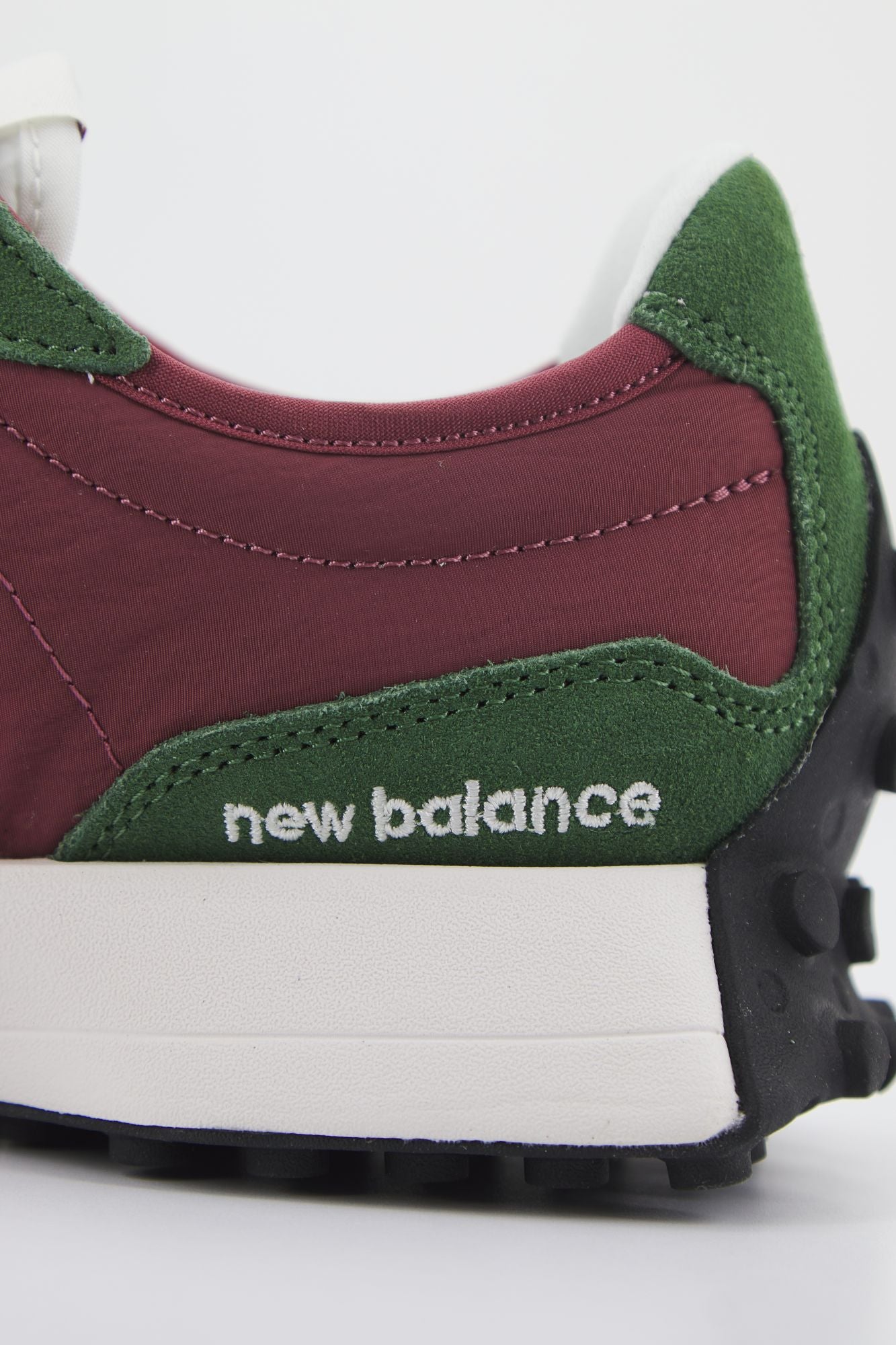 NEW BALANCE WS327 UO en color VERDE (4)