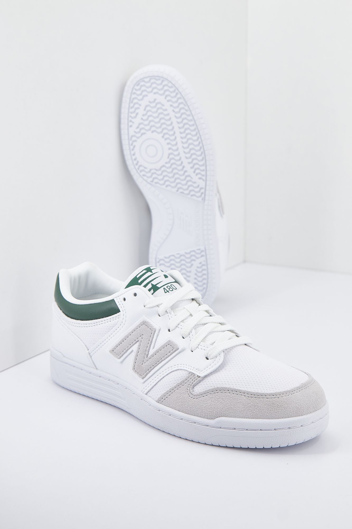 NEW BALANCE BB480 LKD RETRO HOOPS en color BLANCO (2)