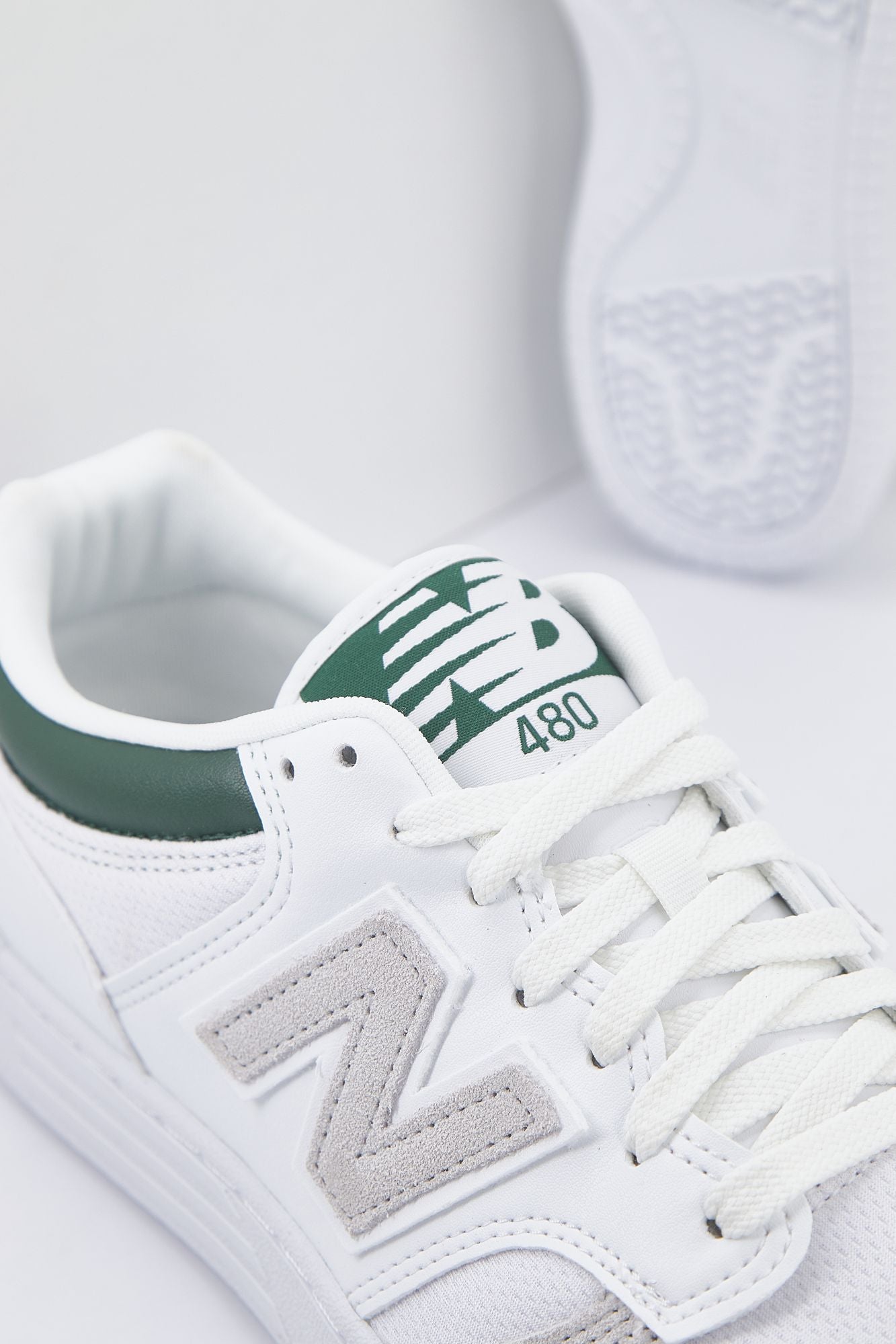 NEW BALANCE BB480 LKD RETRO HOOPS en color BLANCO (4)