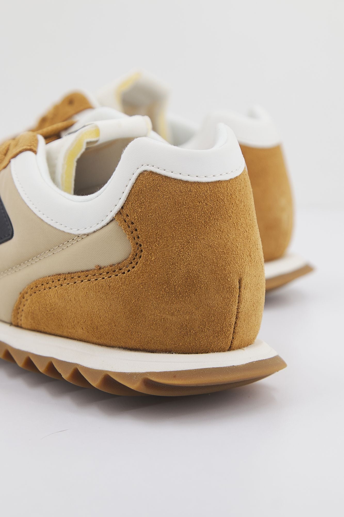 NEW BALANCE URC30 SP LIFESTYLE en color MARRON (3)