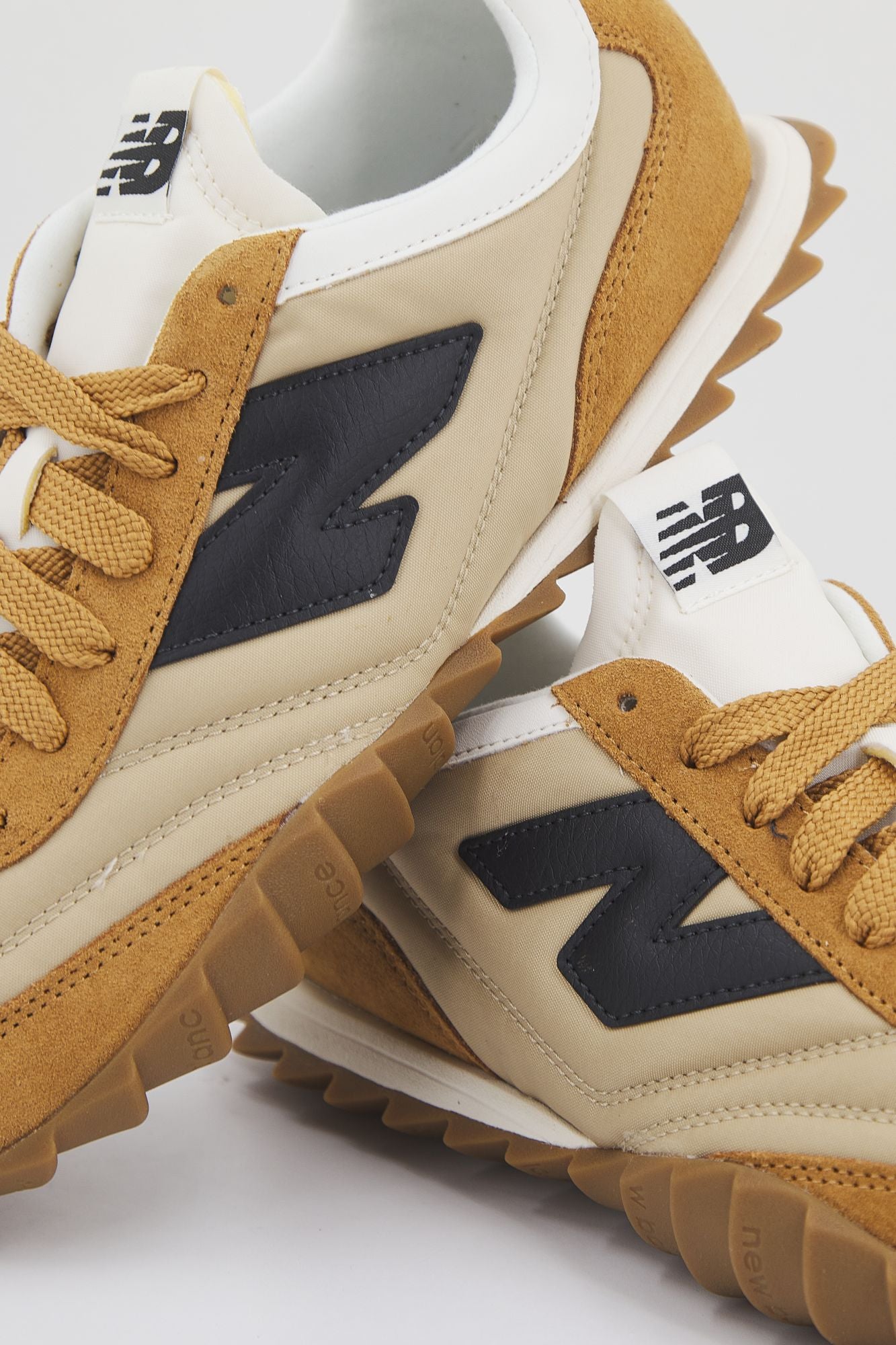 NEW BALANCE URC30 SP LIFESTYLE en color MARRON (4)