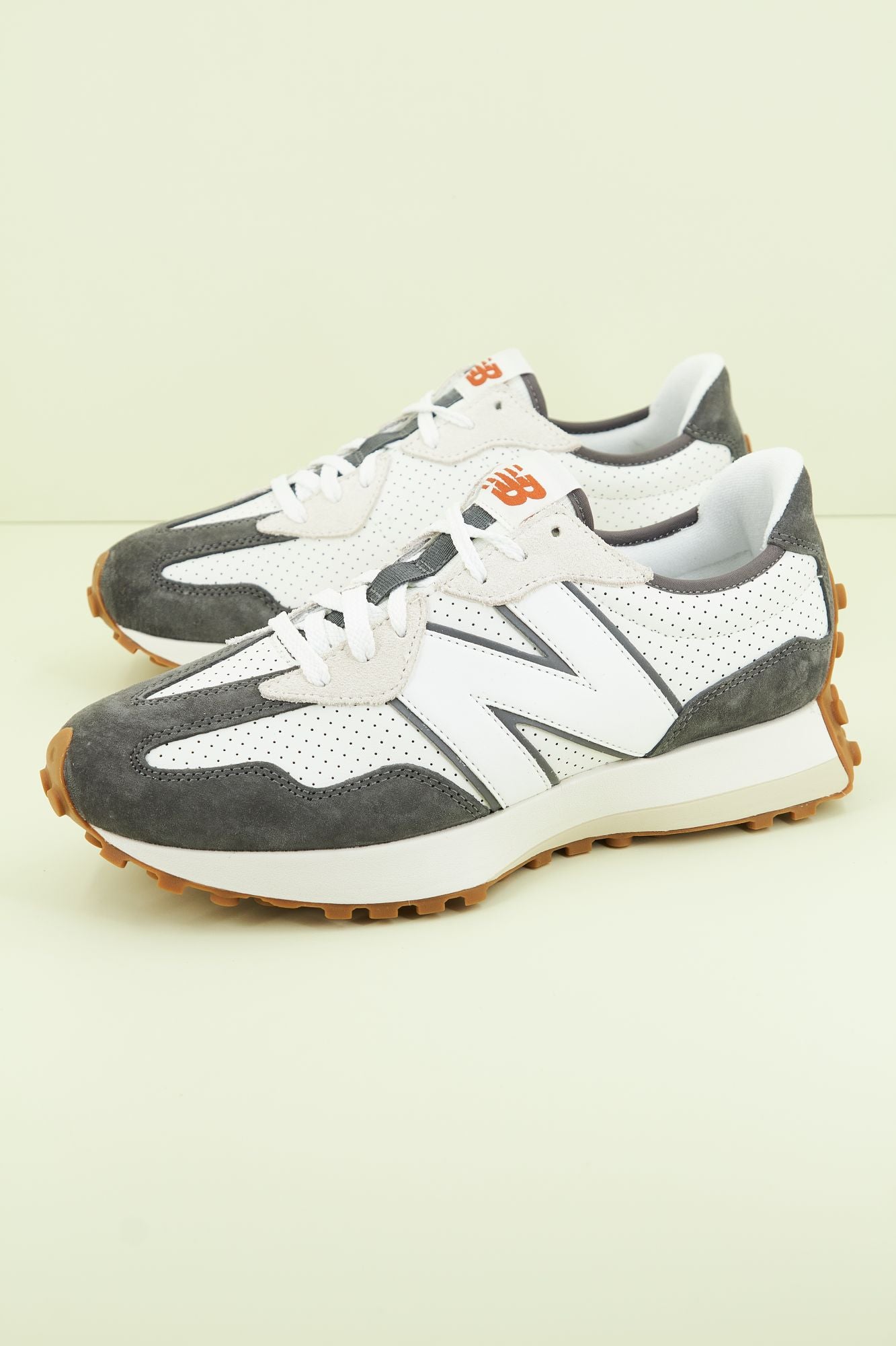 NEW BALANCE MS327 PJ en color GRIS (2)