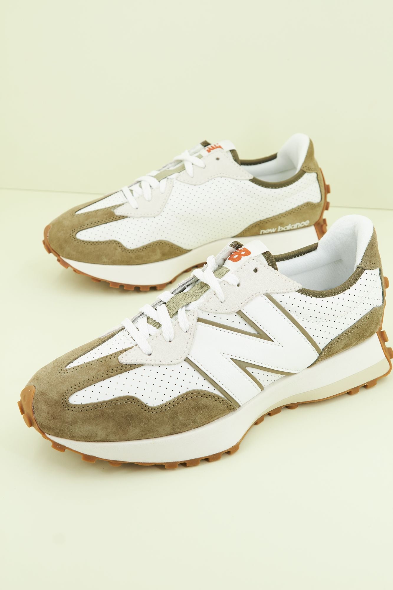 NEW BALANCE MS327 PQ en color BLANCO (2)