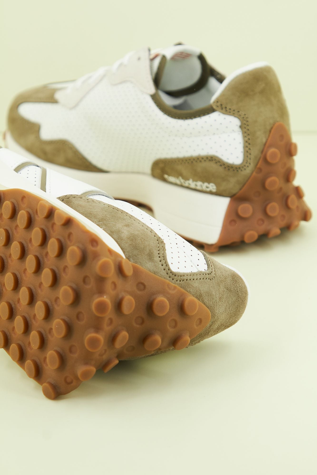 NEW BALANCE MS327 PQ en color BLANCO (4)