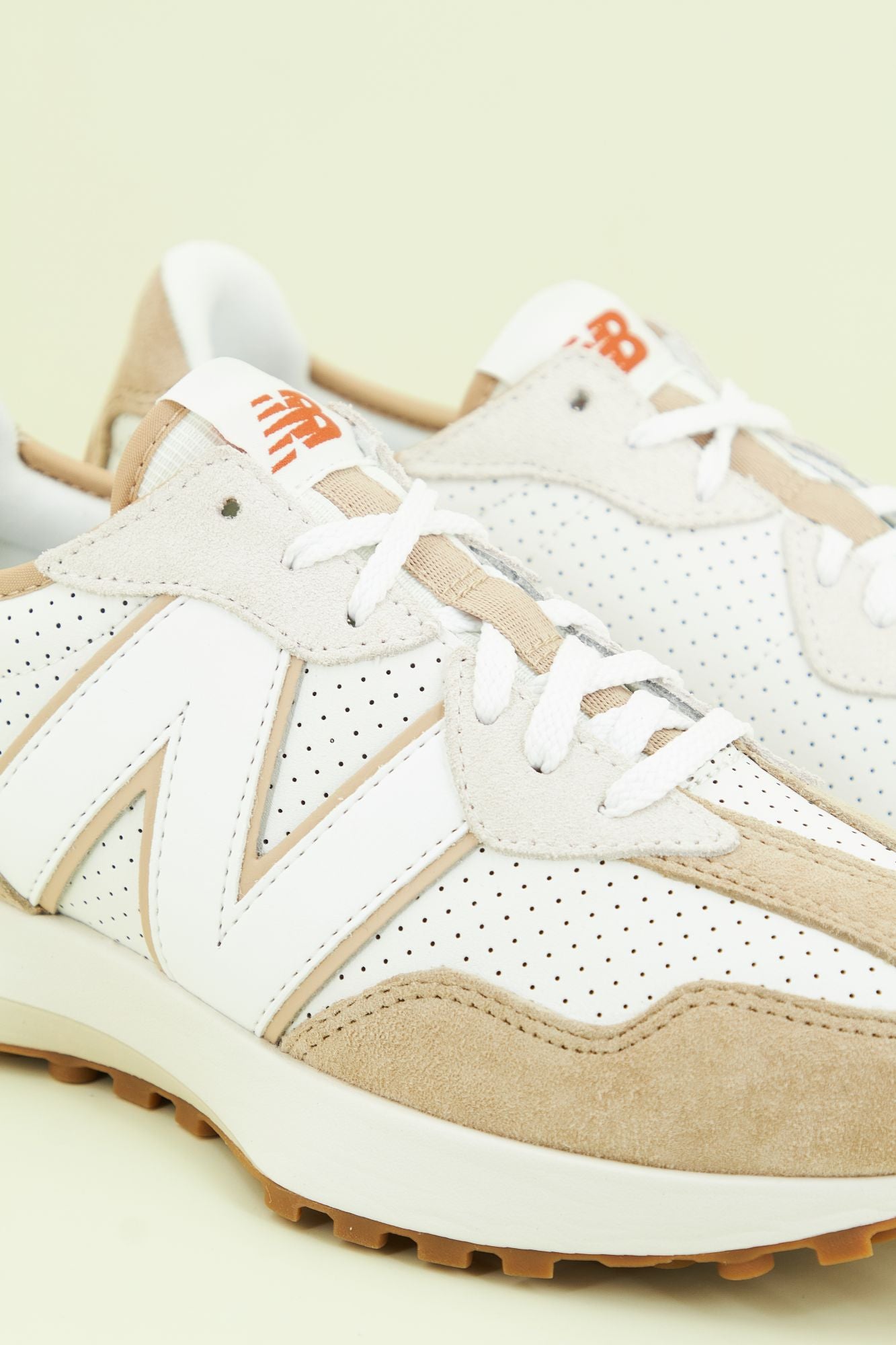 NEW BALANCE MS327 PS en color BLANCO (4)