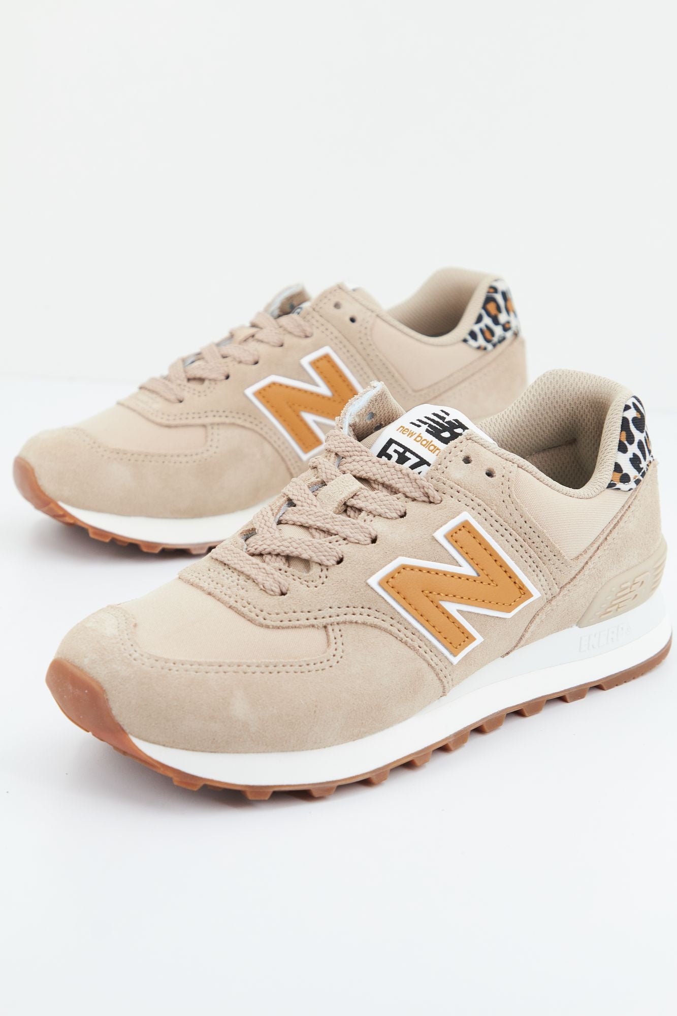 NEW BALANCE WL574 XG2 en color MARRON CLARO (2)