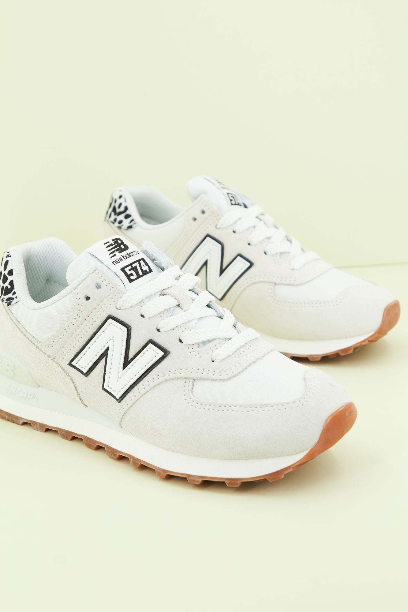 NEW BALANCE WL574 XW2 en color BLANCO (1)