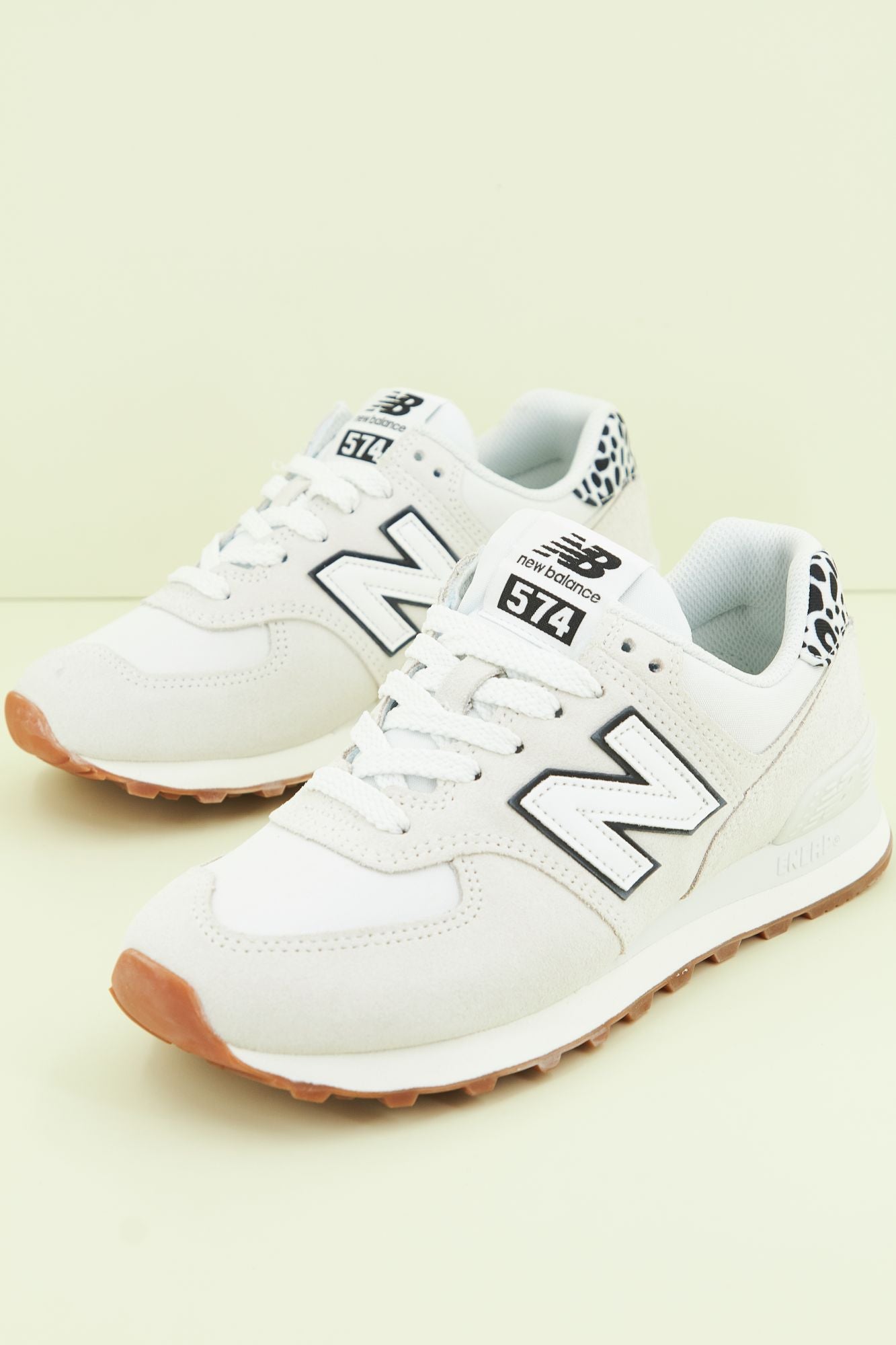 NEW BALANCE WL574 XW2 en color BLANCO (2)