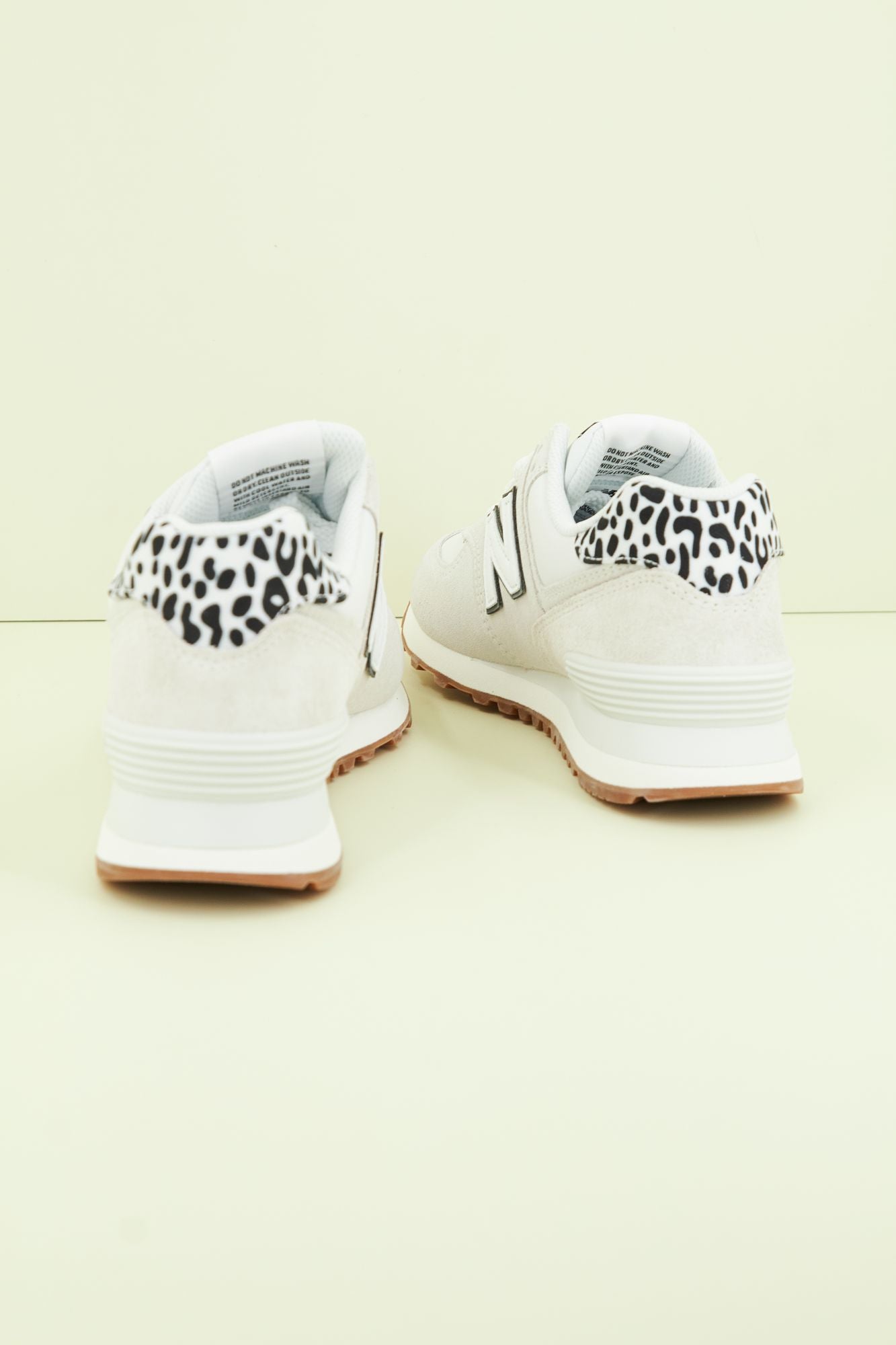 NEW BALANCE WL574 XW2 en color BLANCO (3)