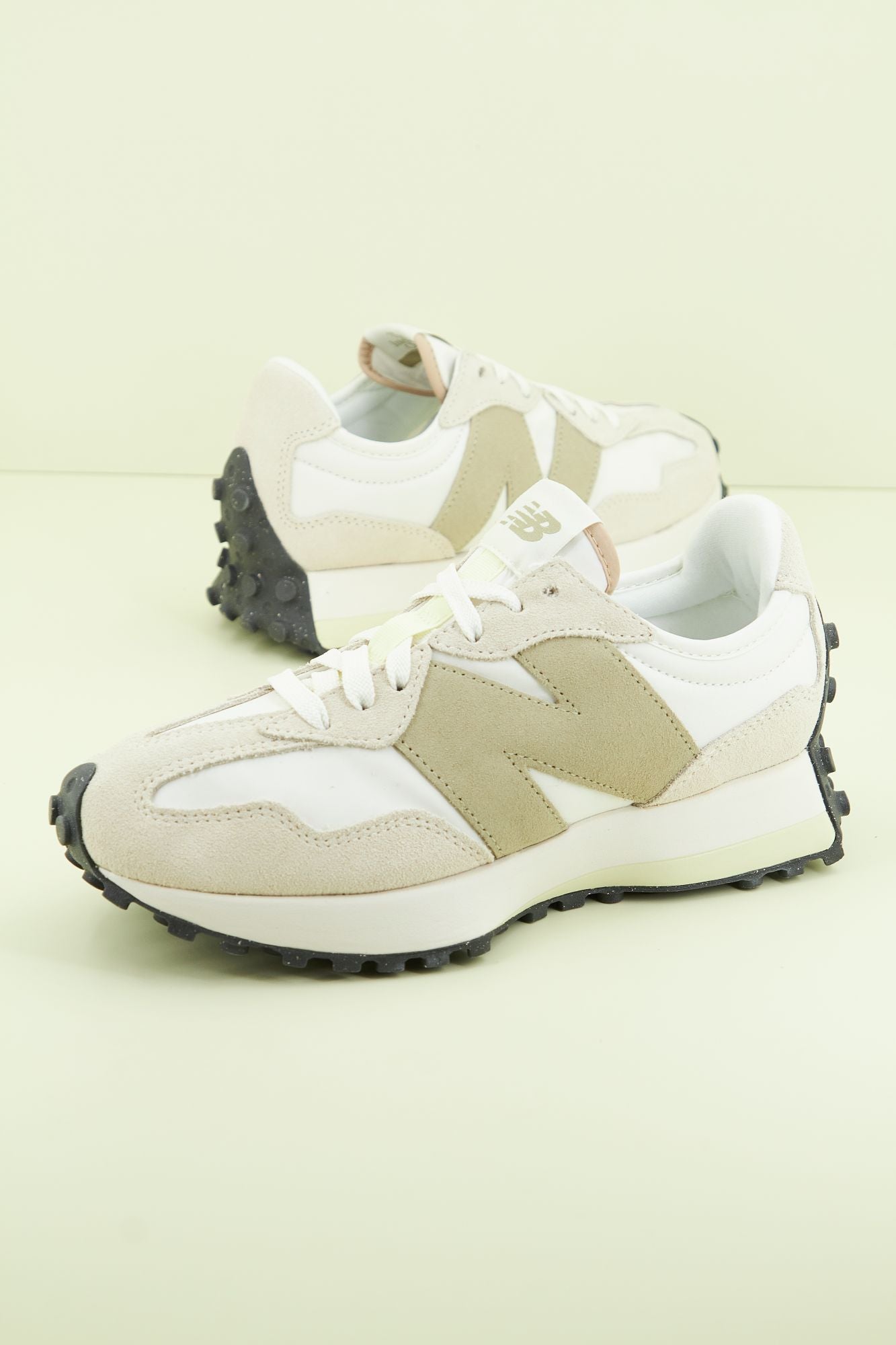 NEW BALANCE WS327 PS en color BLANCO (1)