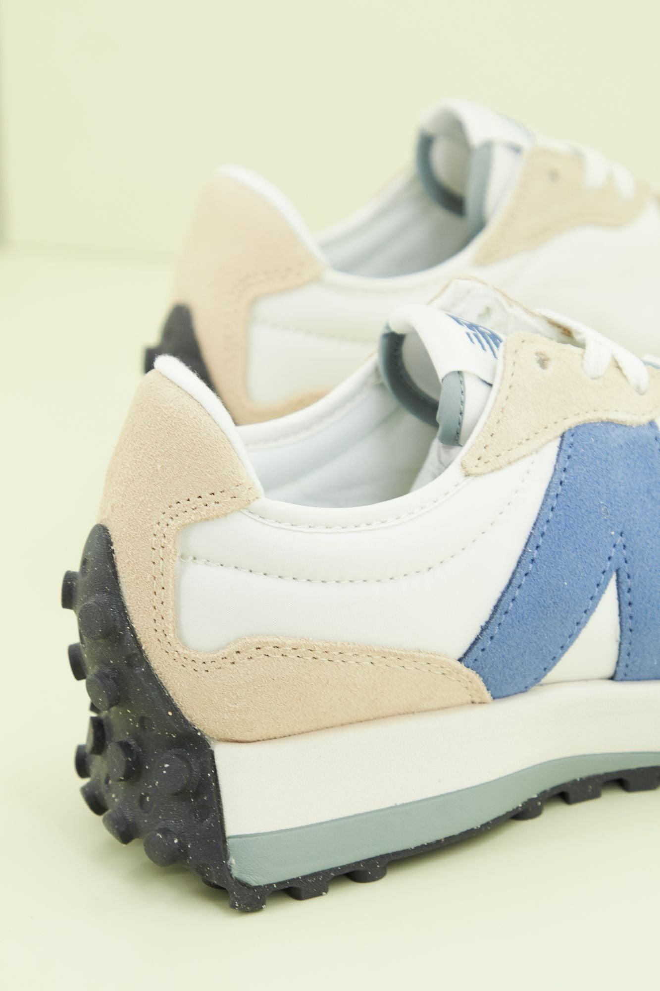 NEW BALANCE WS327 PV en color BEIS (3)