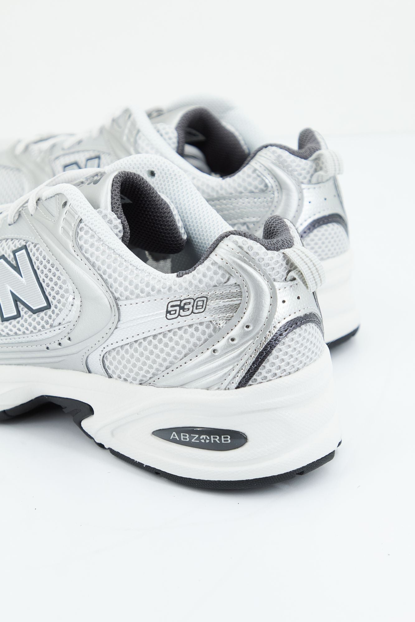 NEW BALANCE MR530 LG en color GRIS (3)